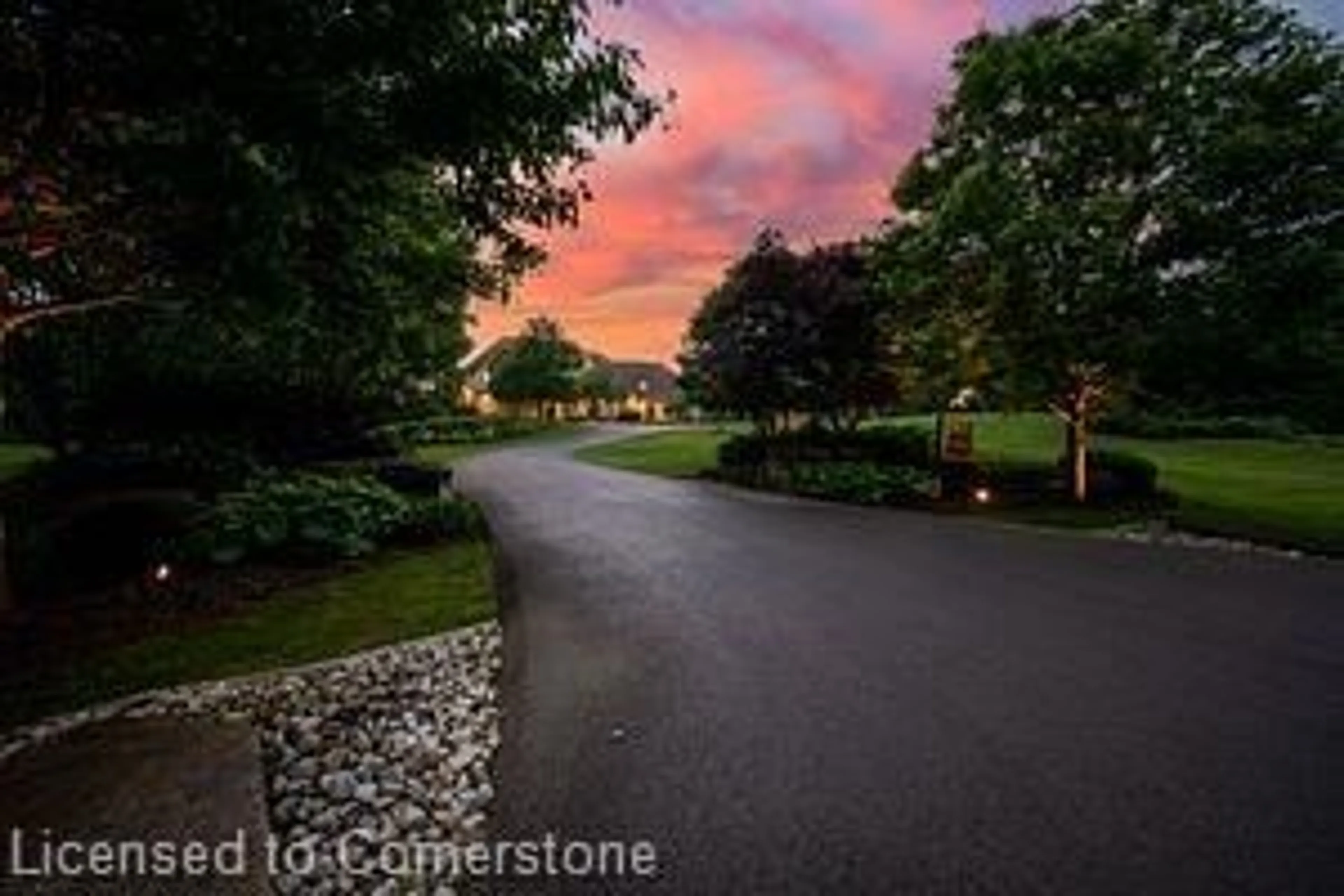 A pic from exterior of the house or condo, the street view for 6634 Carriage Trail, Burlington Ontario L7P 0J6