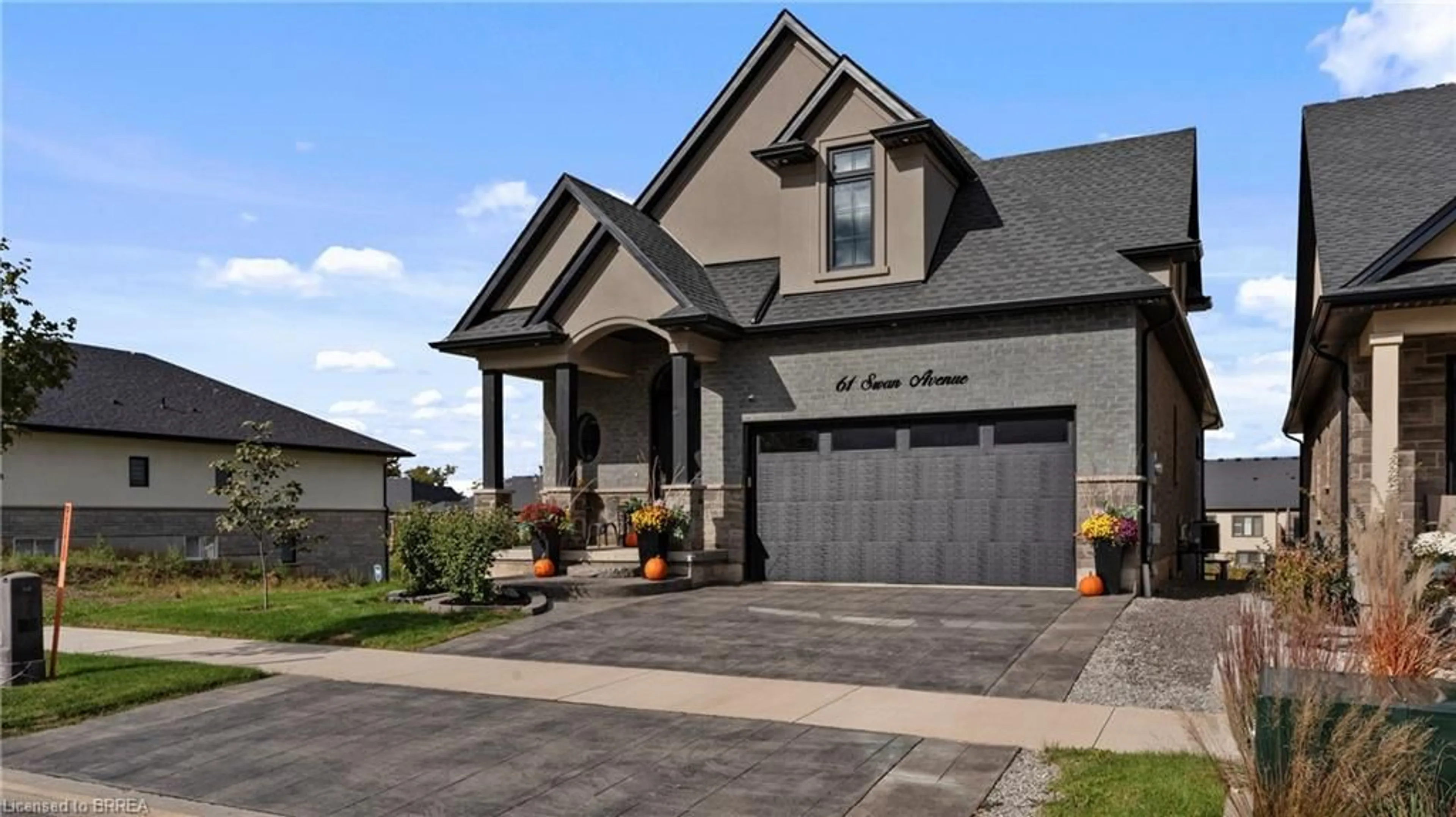 Frontside or backside of a home, cottage for 61 Swan Ave, Fonthill Ontario L0S 1E6