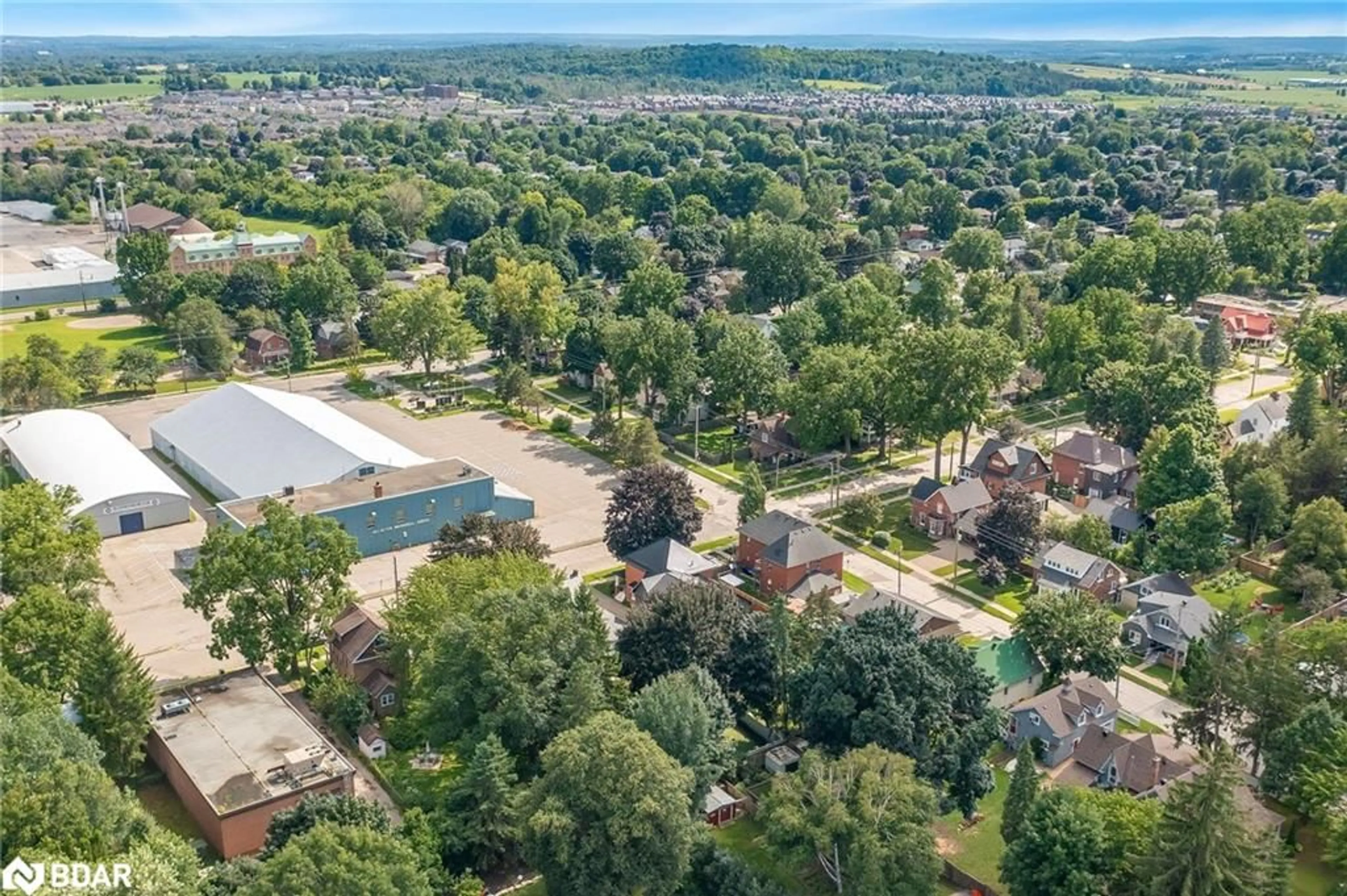 A pic from outside/outdoor area/front of a property/back of a property/a pic from drone, unknown for 54 Nelson St, Alliston Ontario L9R 1H5