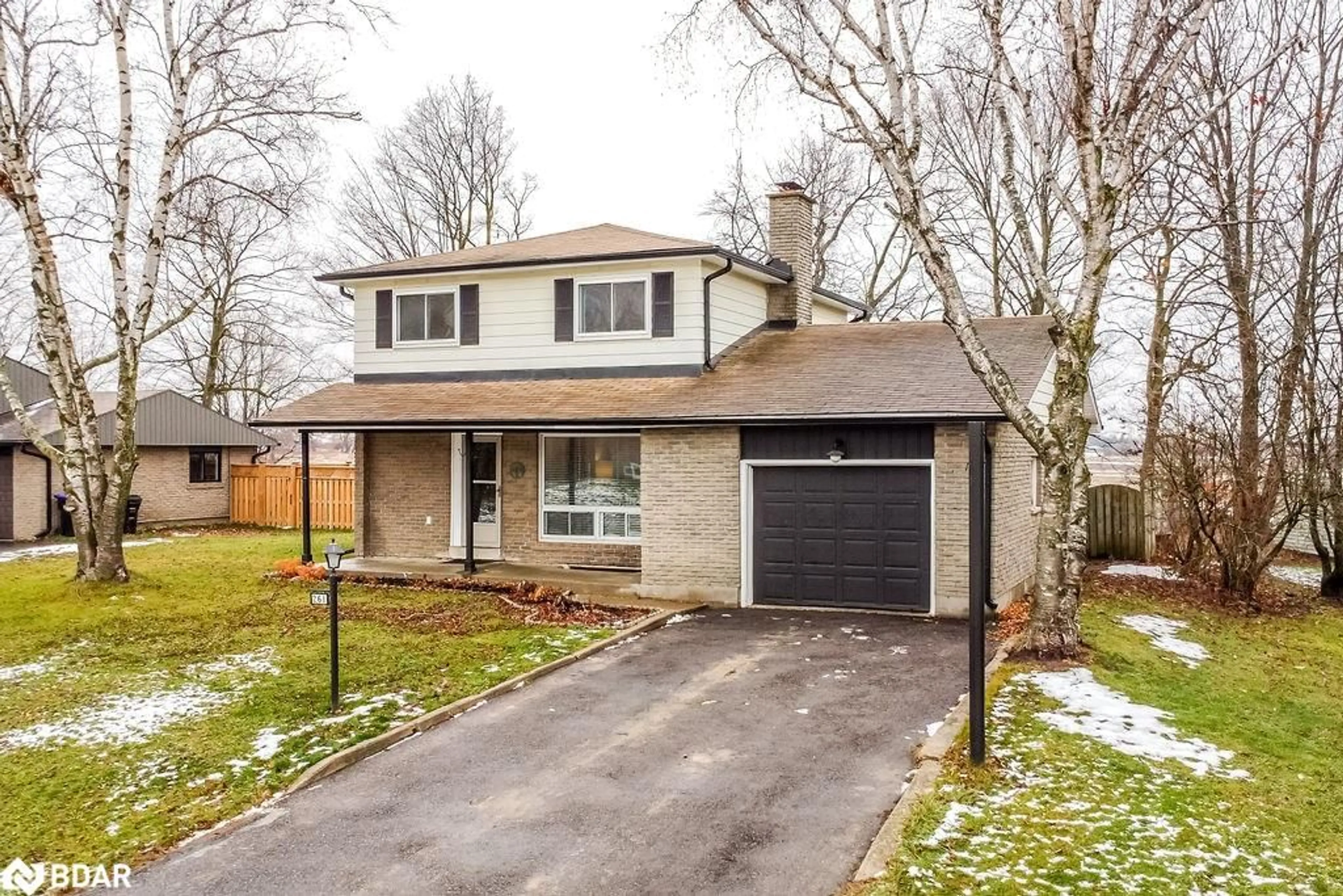 Home with brick exterior material, street for 261 Nelson Cres, Innisfil Ontario L9S 1E5