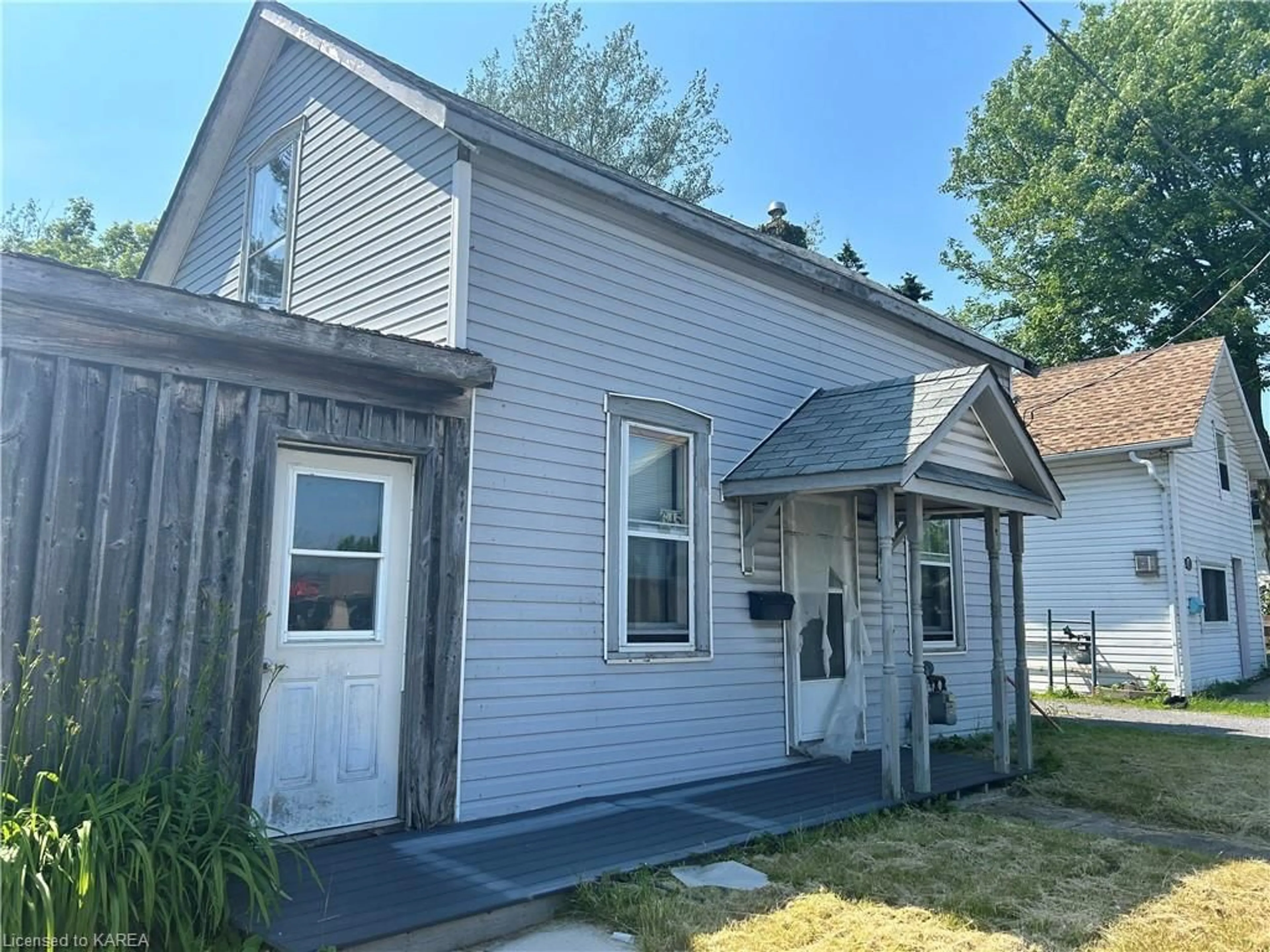 Frontside or backside of a home, cottage for 645 Collins Bay Rd, Kingston Ontario K7M 5G7