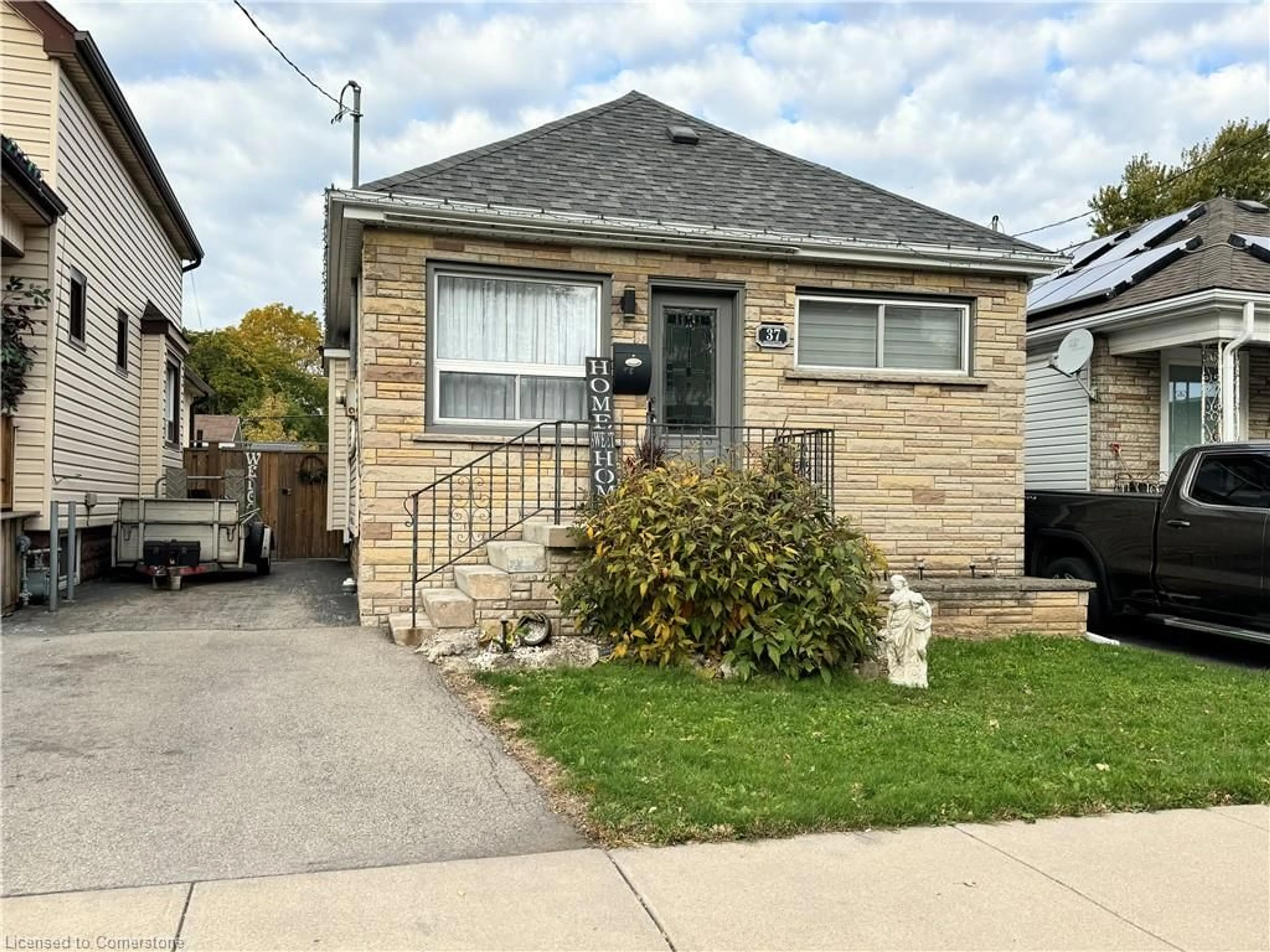 Frontside or backside of a home, cottage for 37 Houghton Ave, Hamilton Ontario L8H 4L3