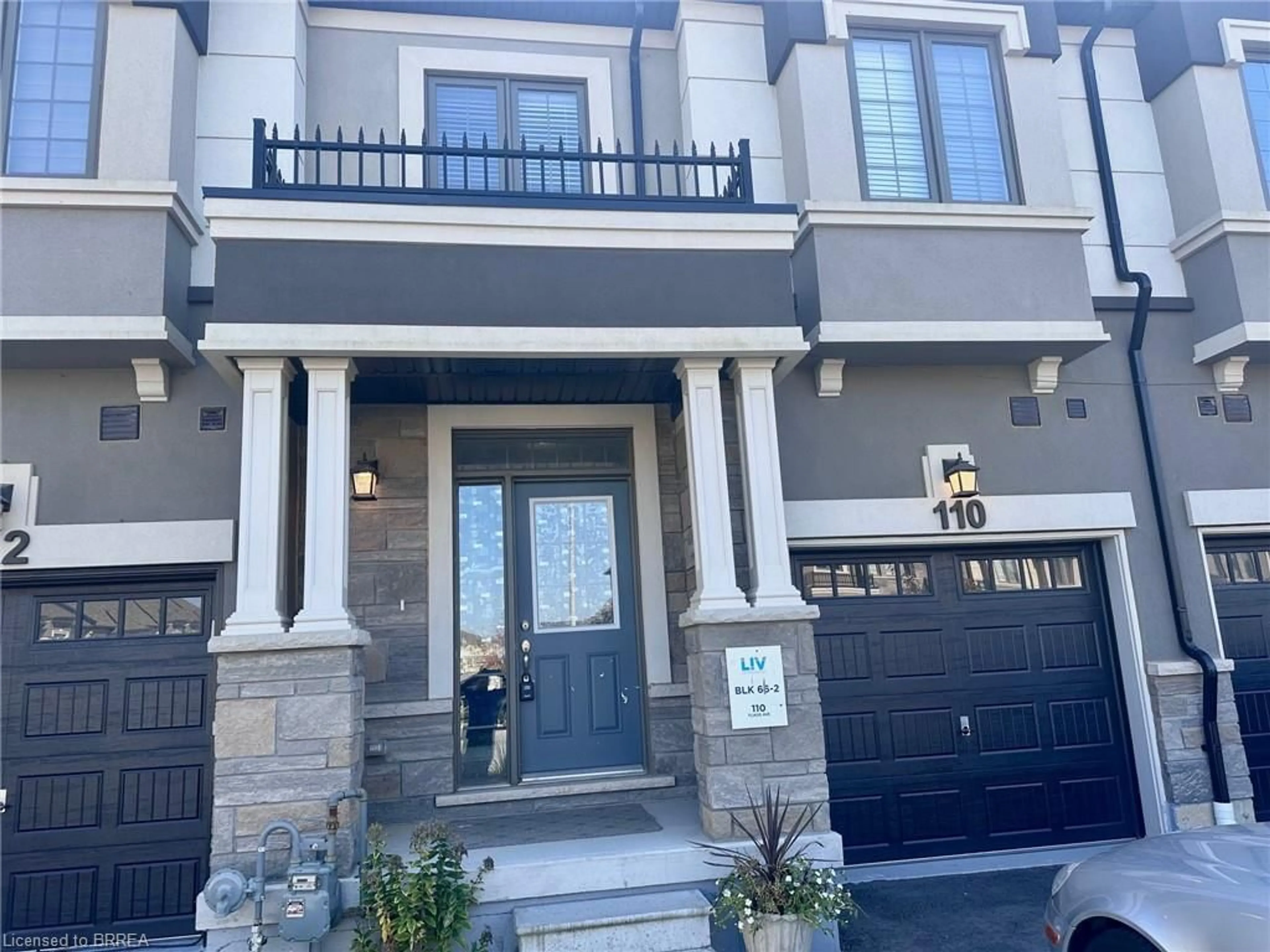 Indoor entryway, cement floor for 110 Flagg Ave, Paris Ontario N3L 0B5