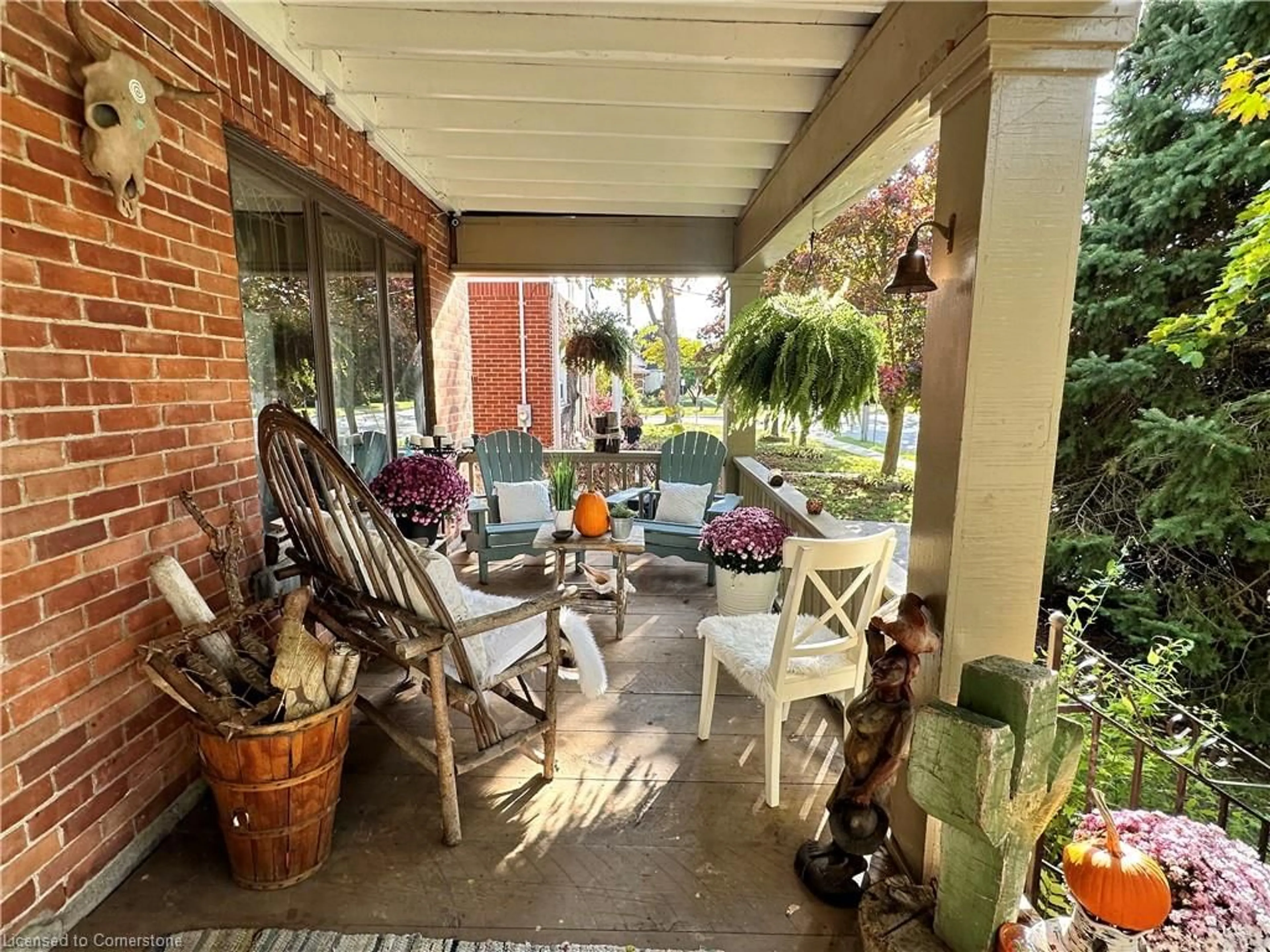 Patio, cottage for 505 Lock St, Dunnville Ontario N1A 1V8