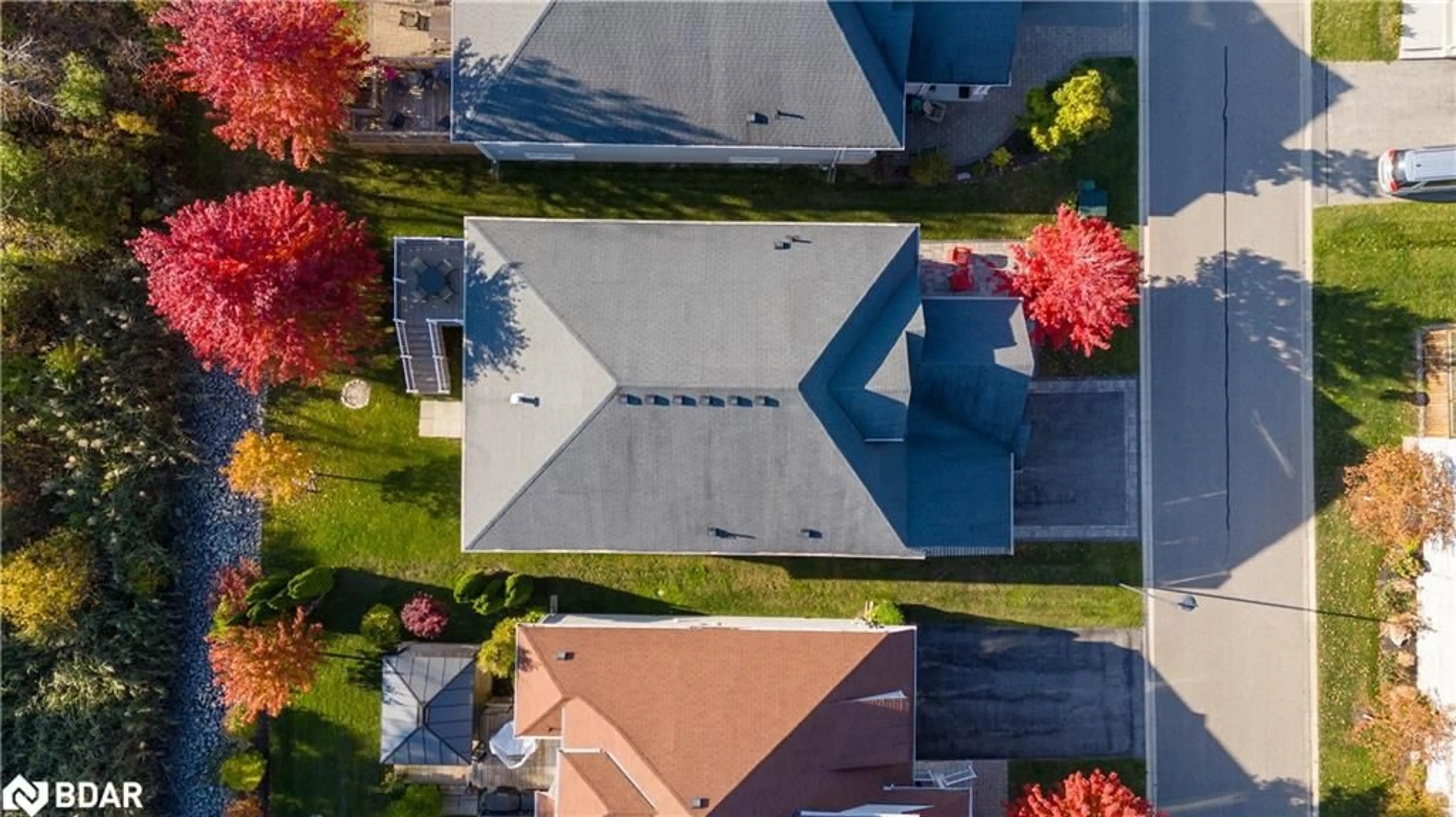 Frontside or backside of a home, the street view for 44 Starboard Circle, Wasaga Beach Ontario L9Z 0E9