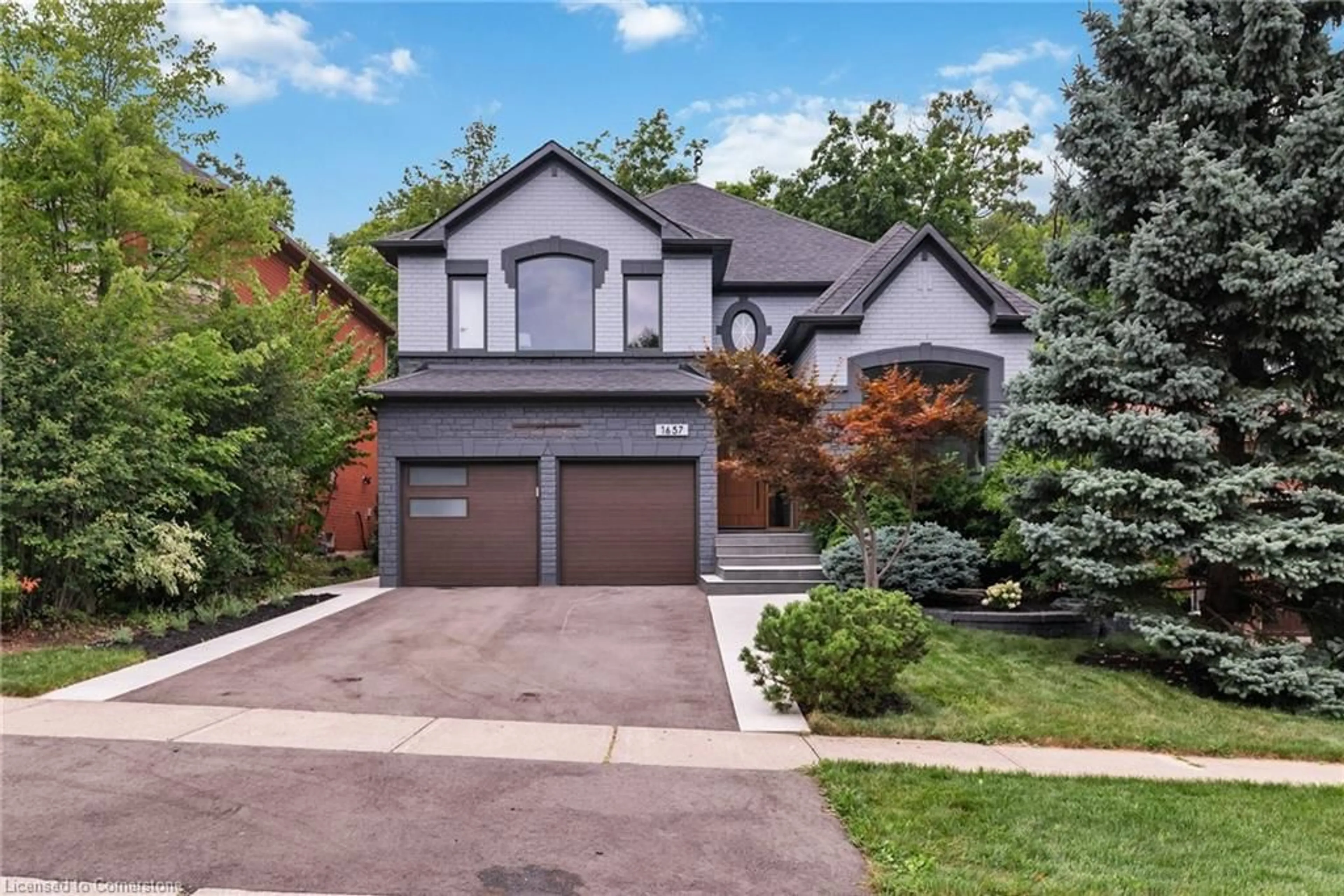 Home with brick exterior material for 1657 Glenvista Dr, Oakville Ontario L6H 6K6