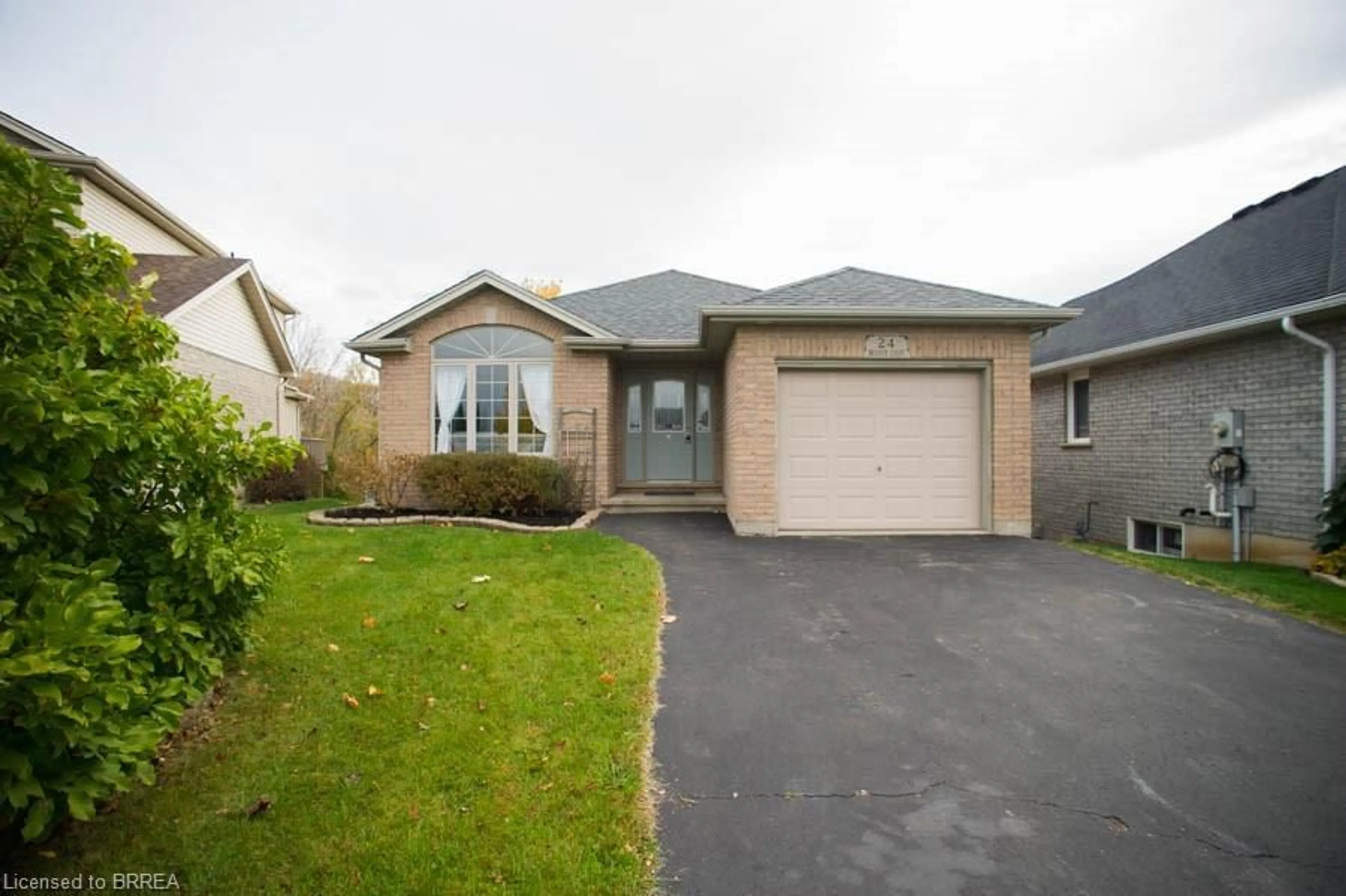 A pic from exterior of the house or condo, cottage for 24 Bricker Crt, Brantford Ontario N3T 6R7