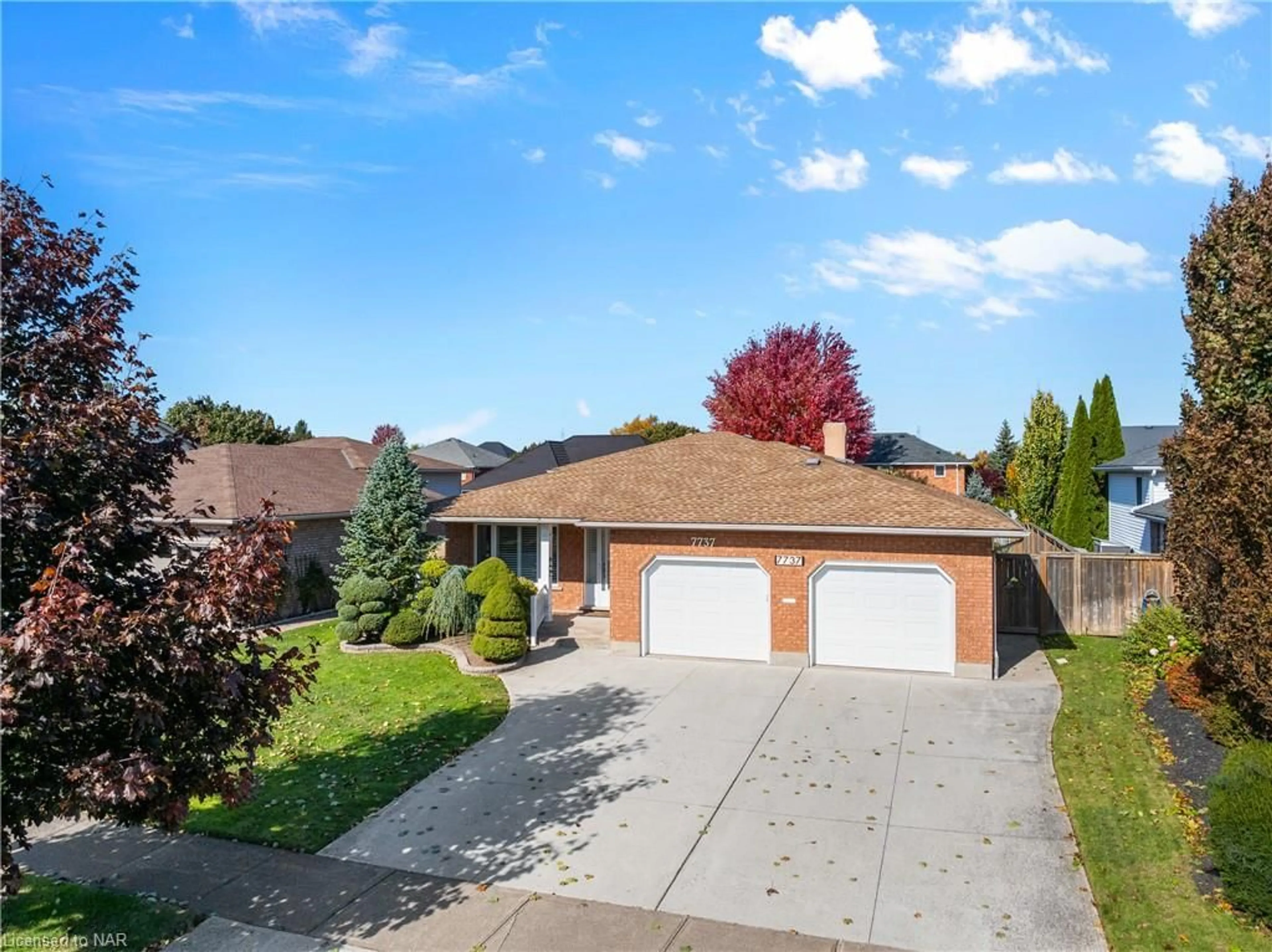 Frontside or backside of a home, the street view for 7737 Mount Carmel Blvd, Niagara Falls Ontario L2H 2Y3