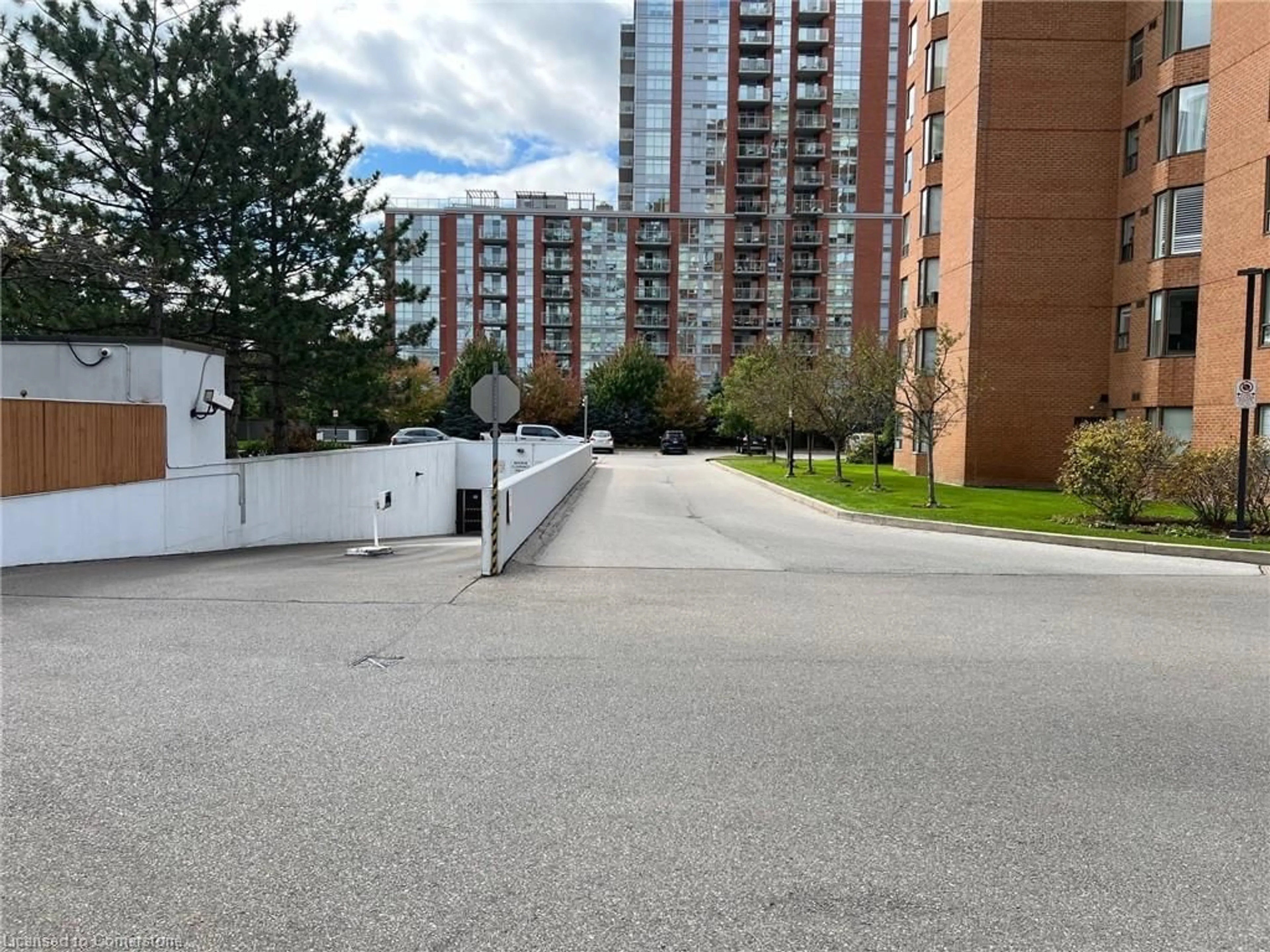 A pic from exterior of the house or condo, the street view for 1270 Maple Crossing Blvd #812, Burlington Ontario L7S 2J3