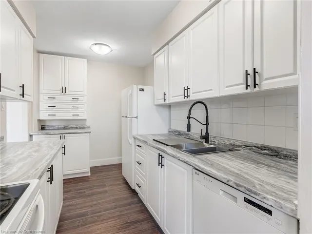Additional property image - 1966 Main St Unit 1106