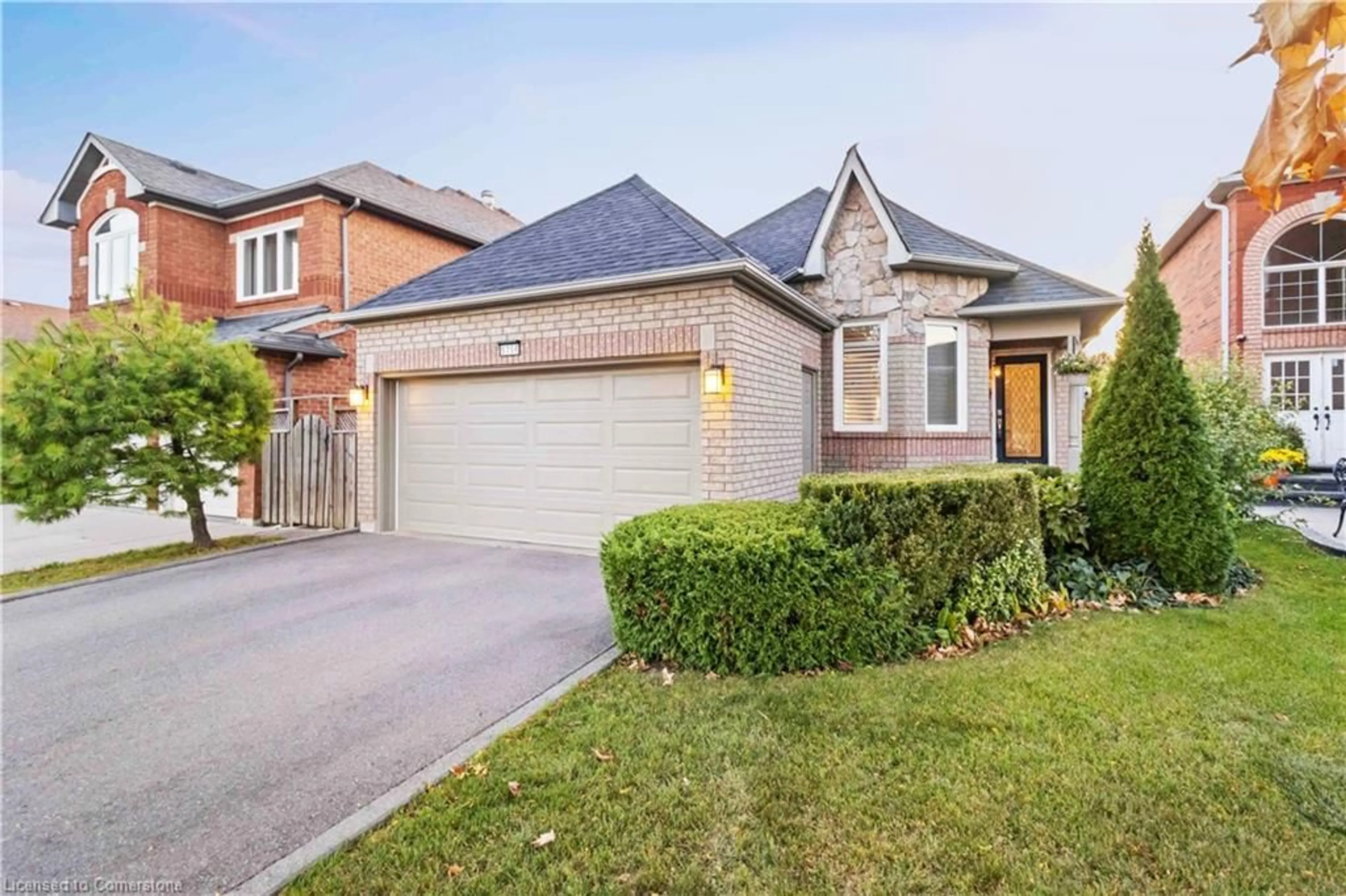 Frontside or backside of a home, cottage for 5756 Whitehorn Ave, Mississauga Ontario L5V 1W1