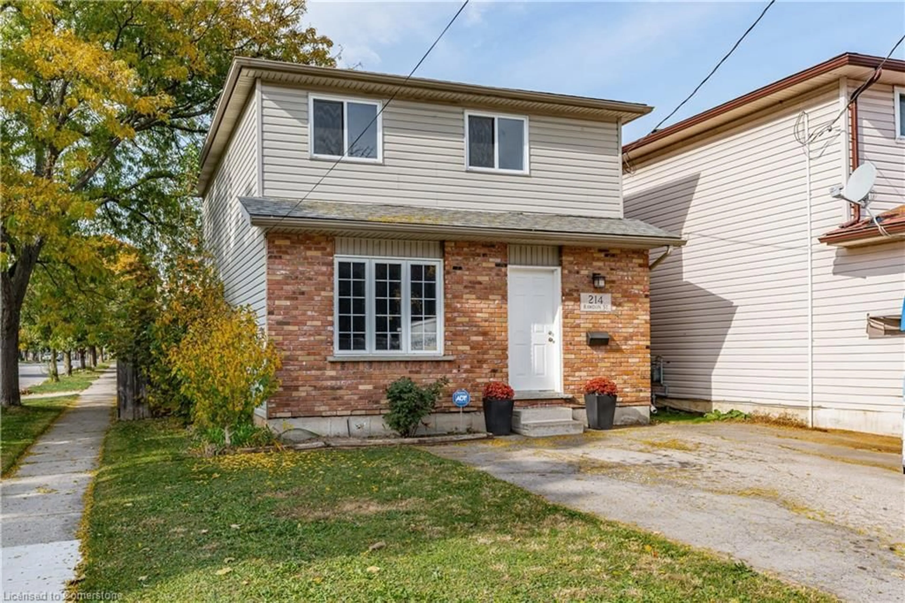 Frontside or backside of a home, cottage for 214 Rawdon St, Brantford Ontario N3S 6G2