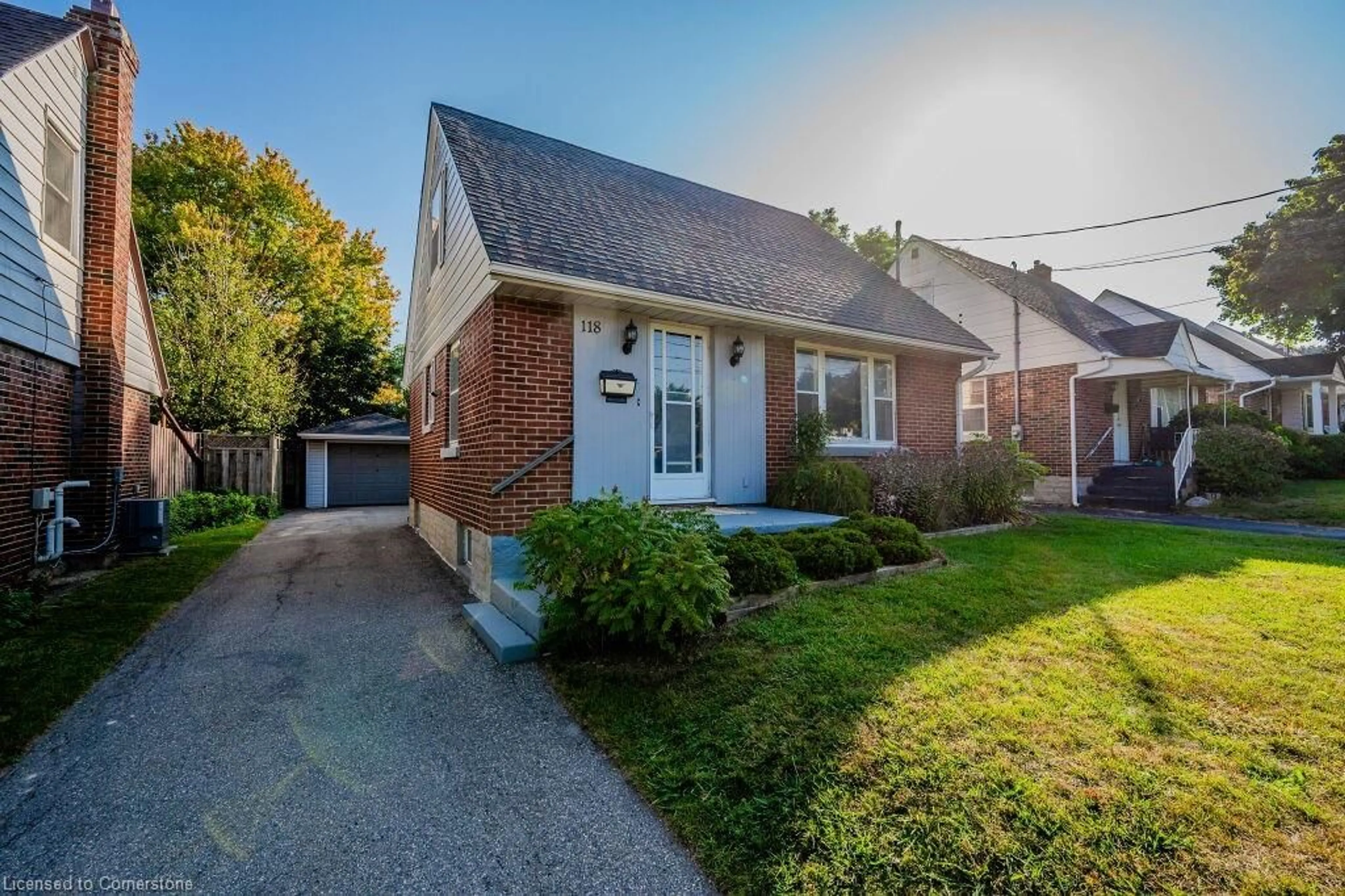 Frontside or backside of a home, cottage for 118 Belmont Ave, Kitchener Ontario N2M 1L4