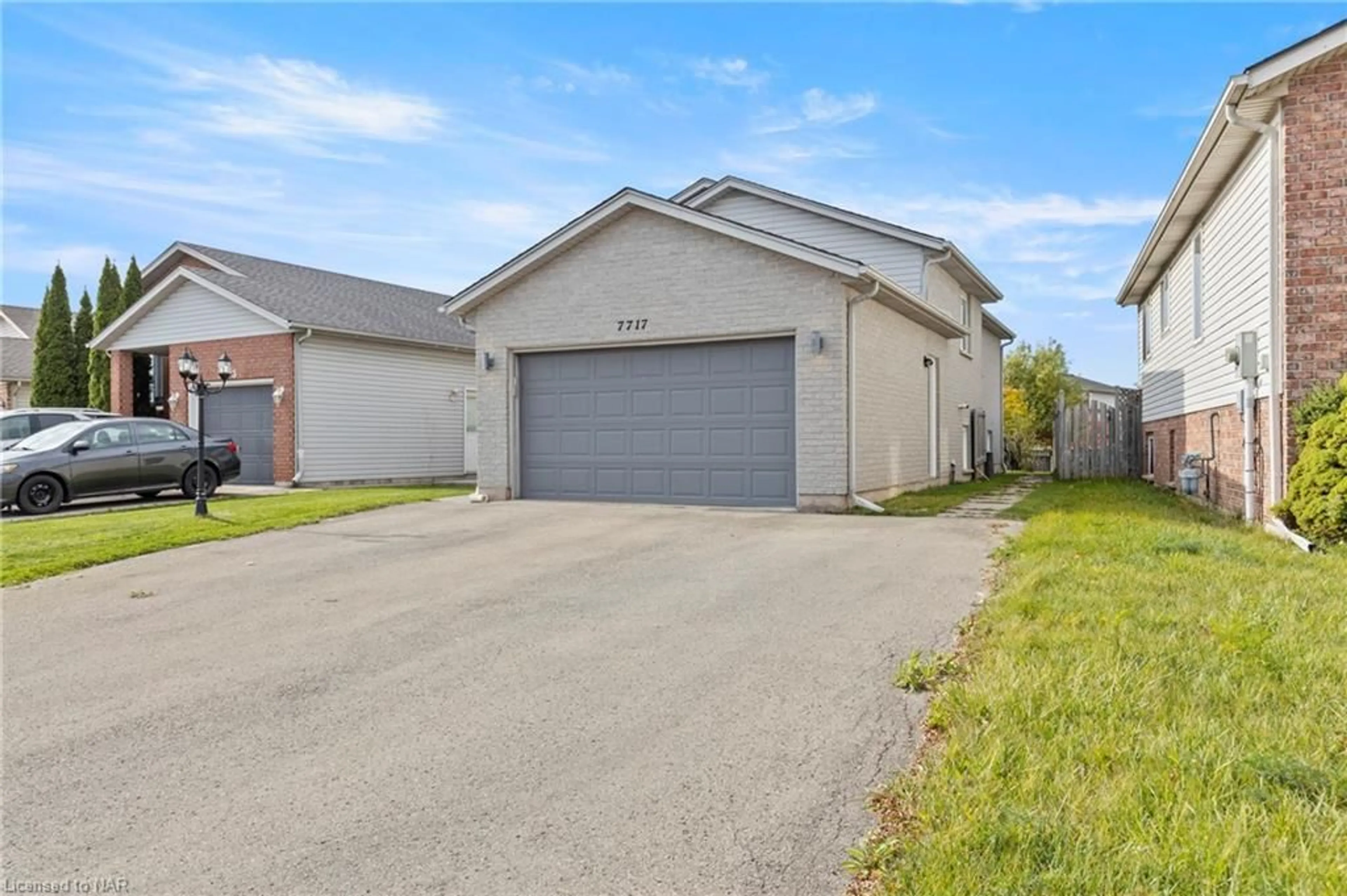 Frontside or backside of a home, the street view for 7717 Ascot Cir, Niagara Falls Ontario L2H 3H2