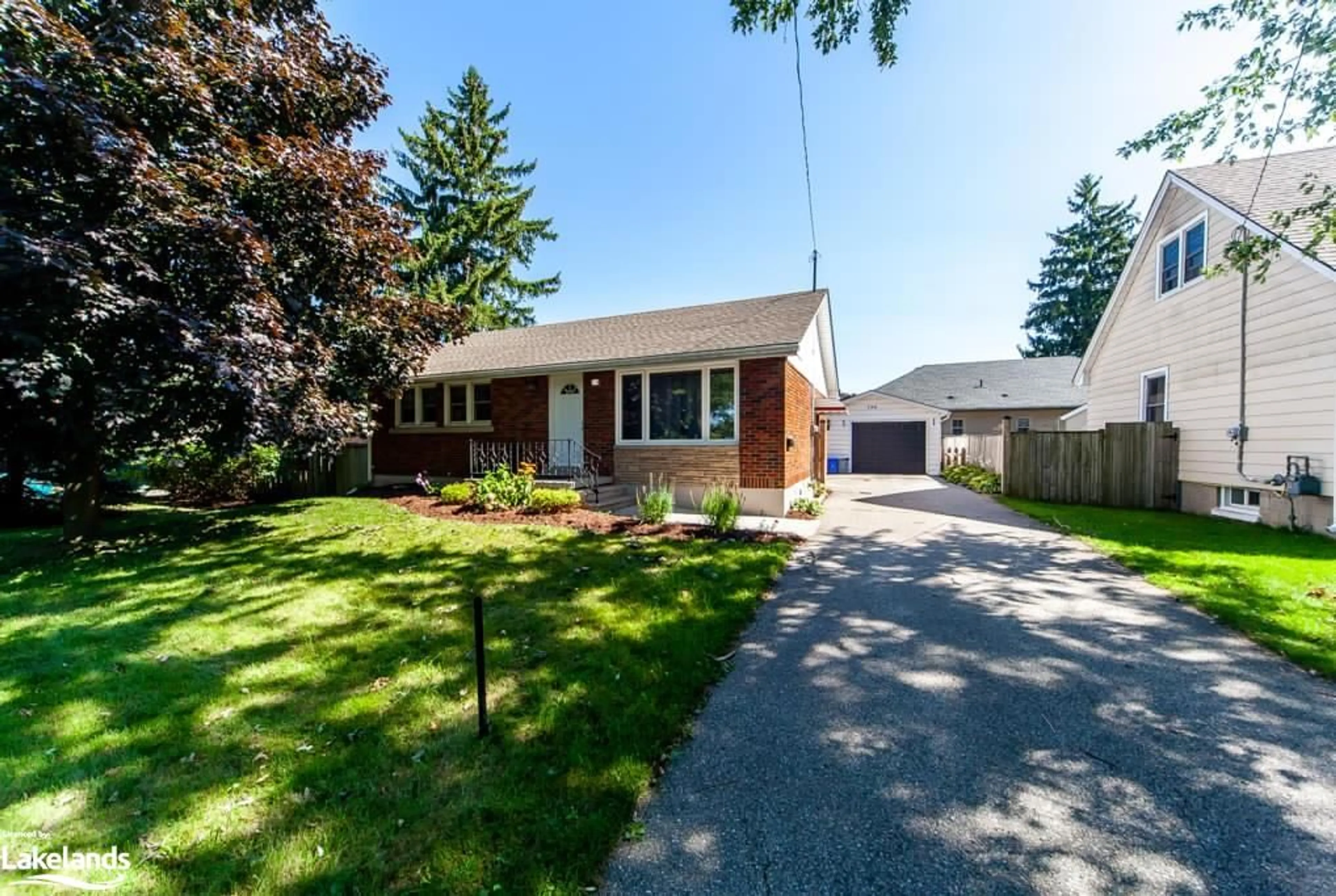 Frontside or backside of a home, cottage for 194 Louise St, Stratford Ontario N5A 2E7