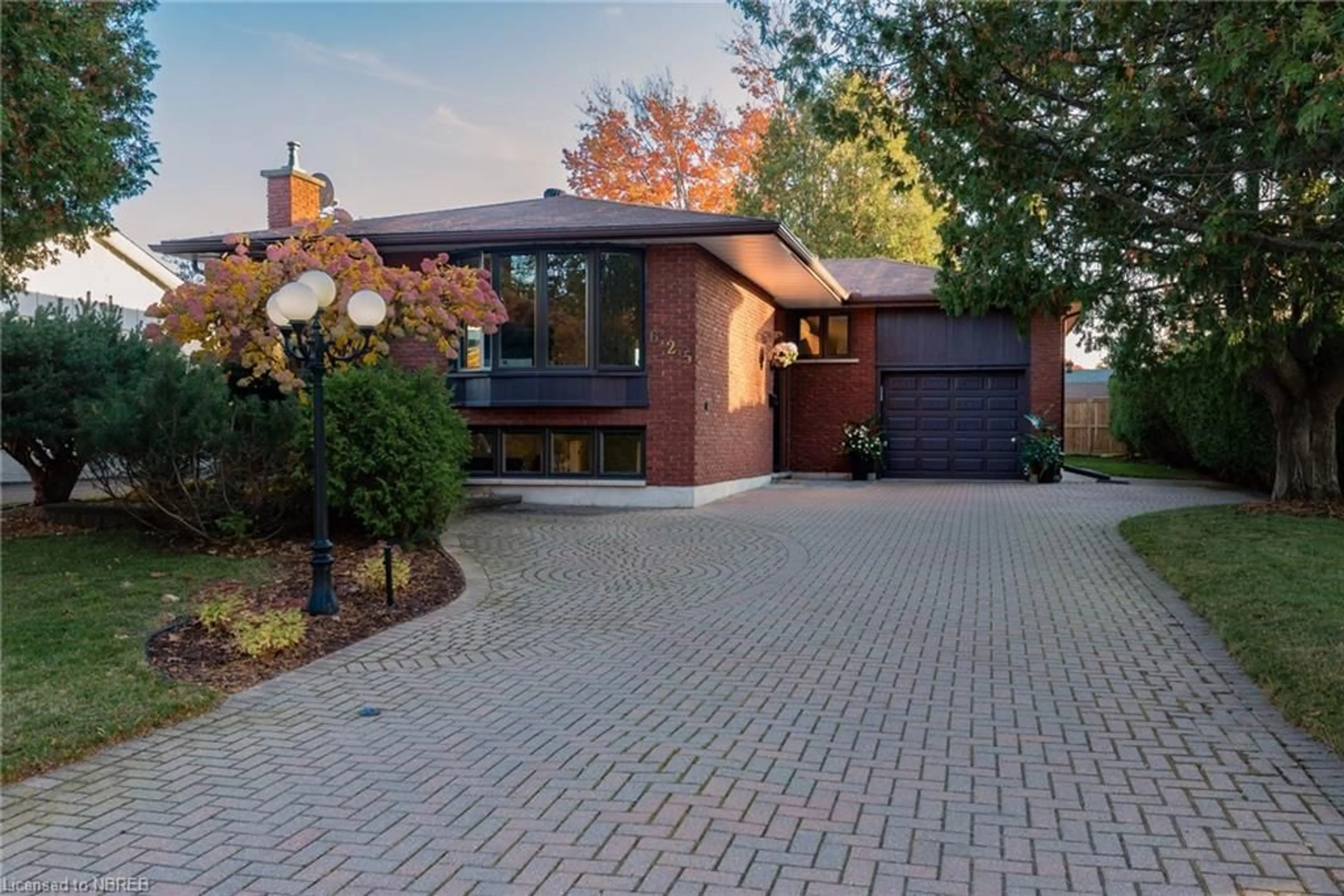 Home with brick exterior material for 625 Norman Ave, North Bay Ontario P1B 8C2