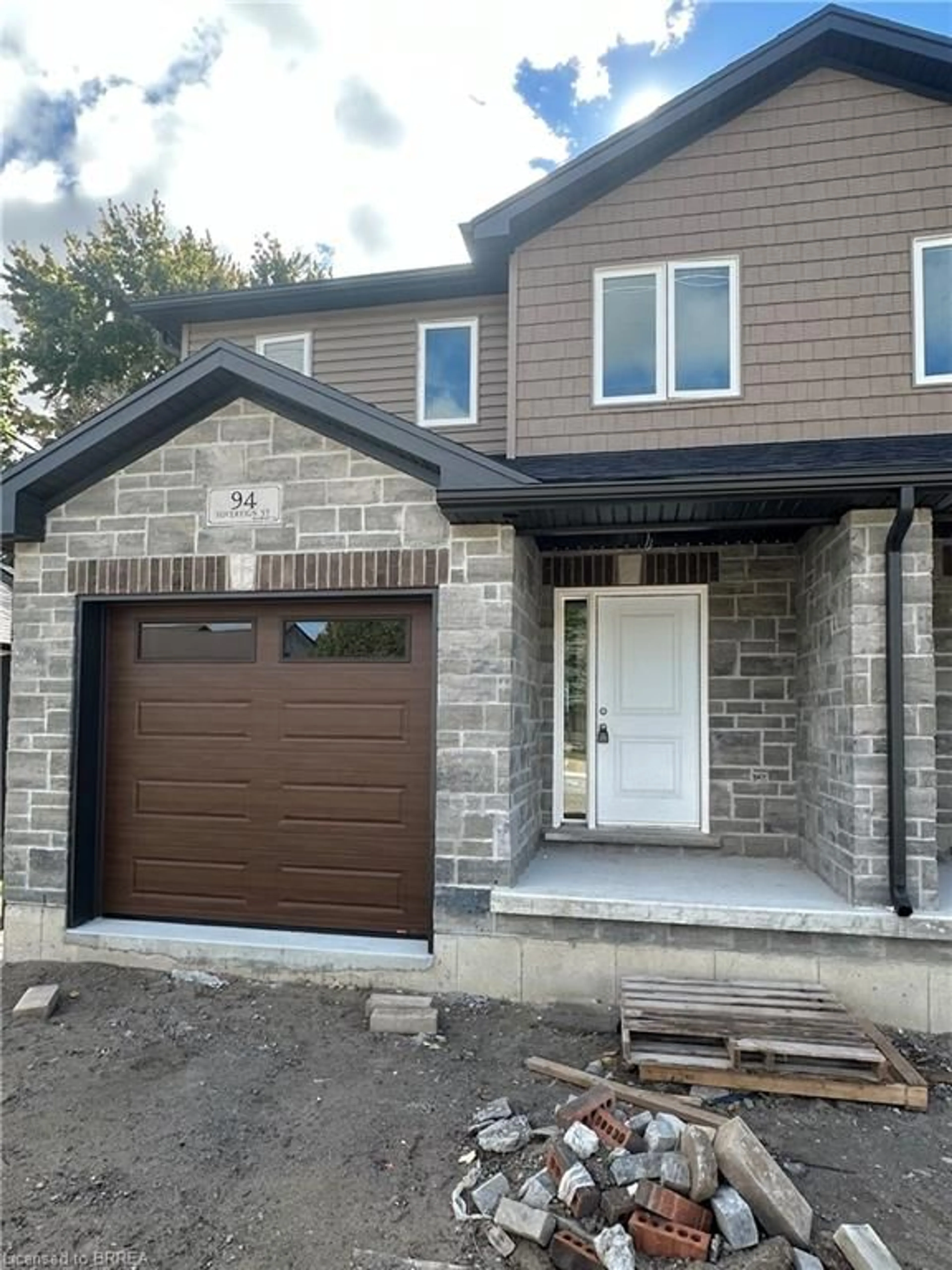 Home with brick exterior material for 94 Sovereign St, Waterford Ontario N3Y 2V3