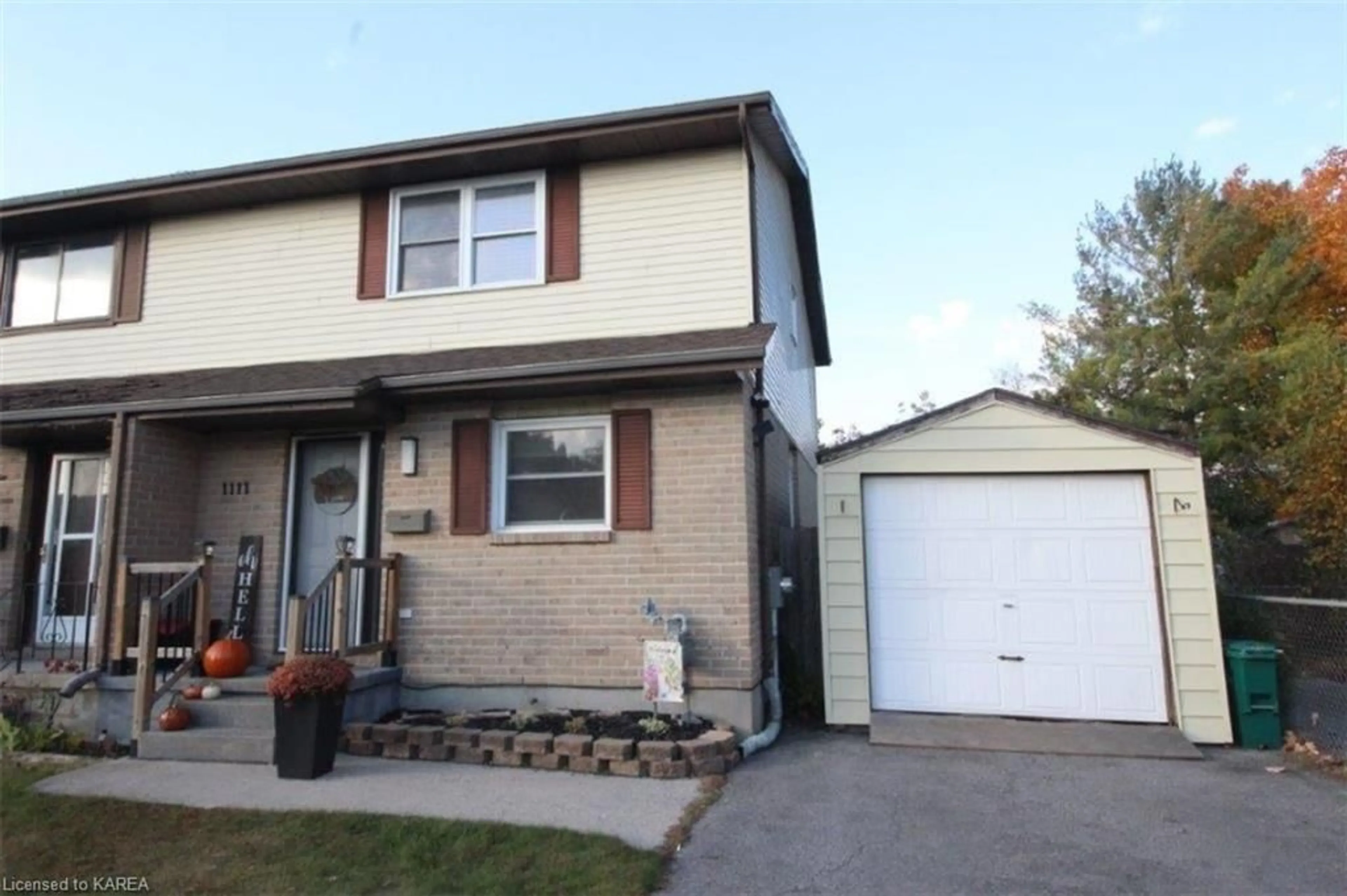 A pic from exterior of the house or condo, cottage for 1111 Hickorywood Cres, Kingston Ontario K7P 2H2