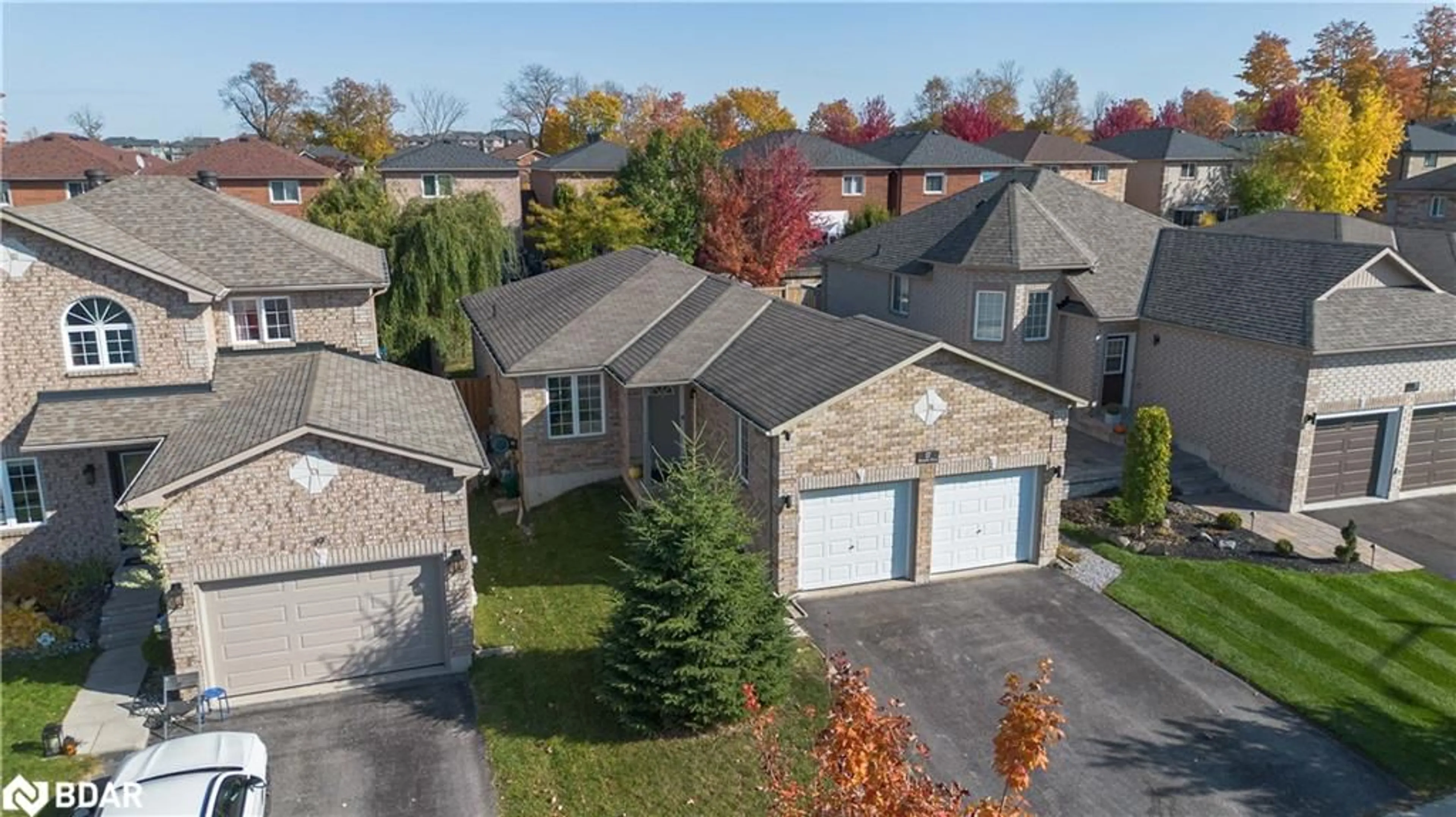 Frontside or backside of a home, the street view for 17 Michelle Dr, Barrie Ontario L4N 5Y1