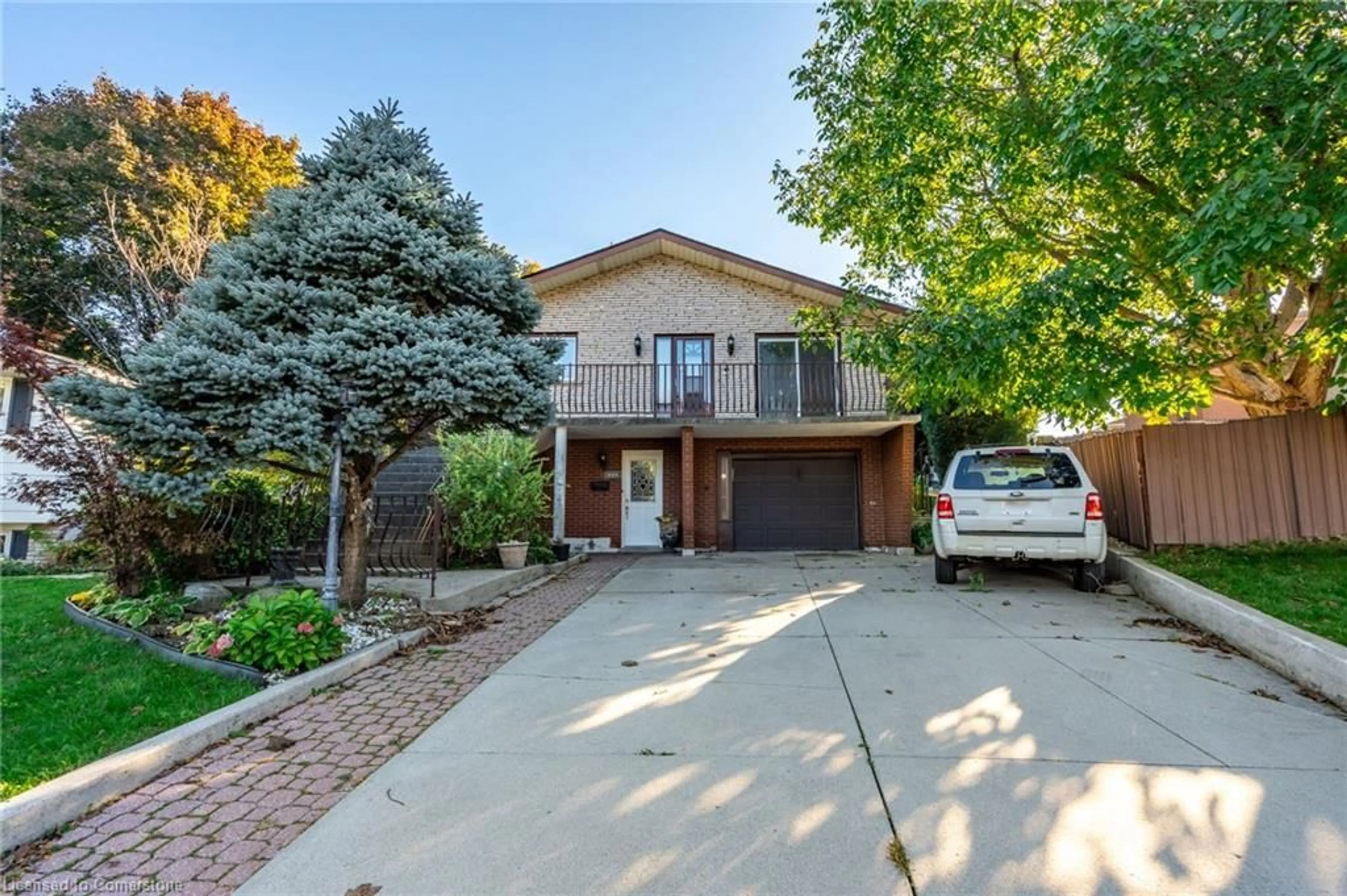 Frontside or backside of a home, the street view for 160 Gardiner Dr, Hamilton Ontario L9C 6N4