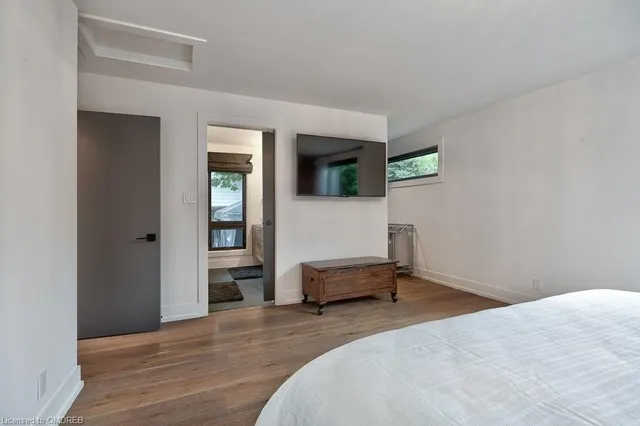 Additional property image - 124 Lynn Crt