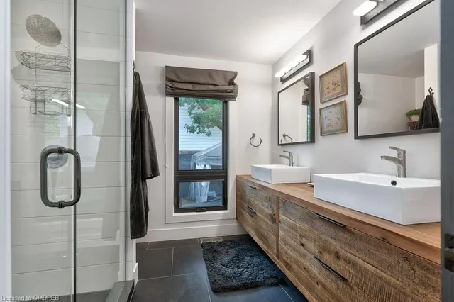 Additional property image - 124 Lynn Crt