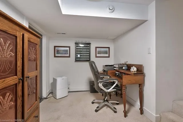 Additional property image - 124 Lynn Crt