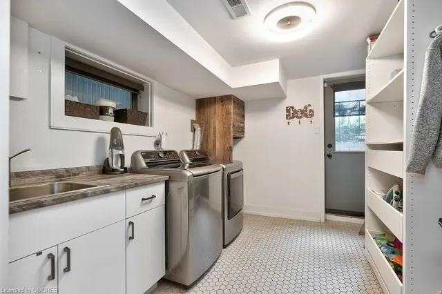 Additional property image - 124 Lynn Crt