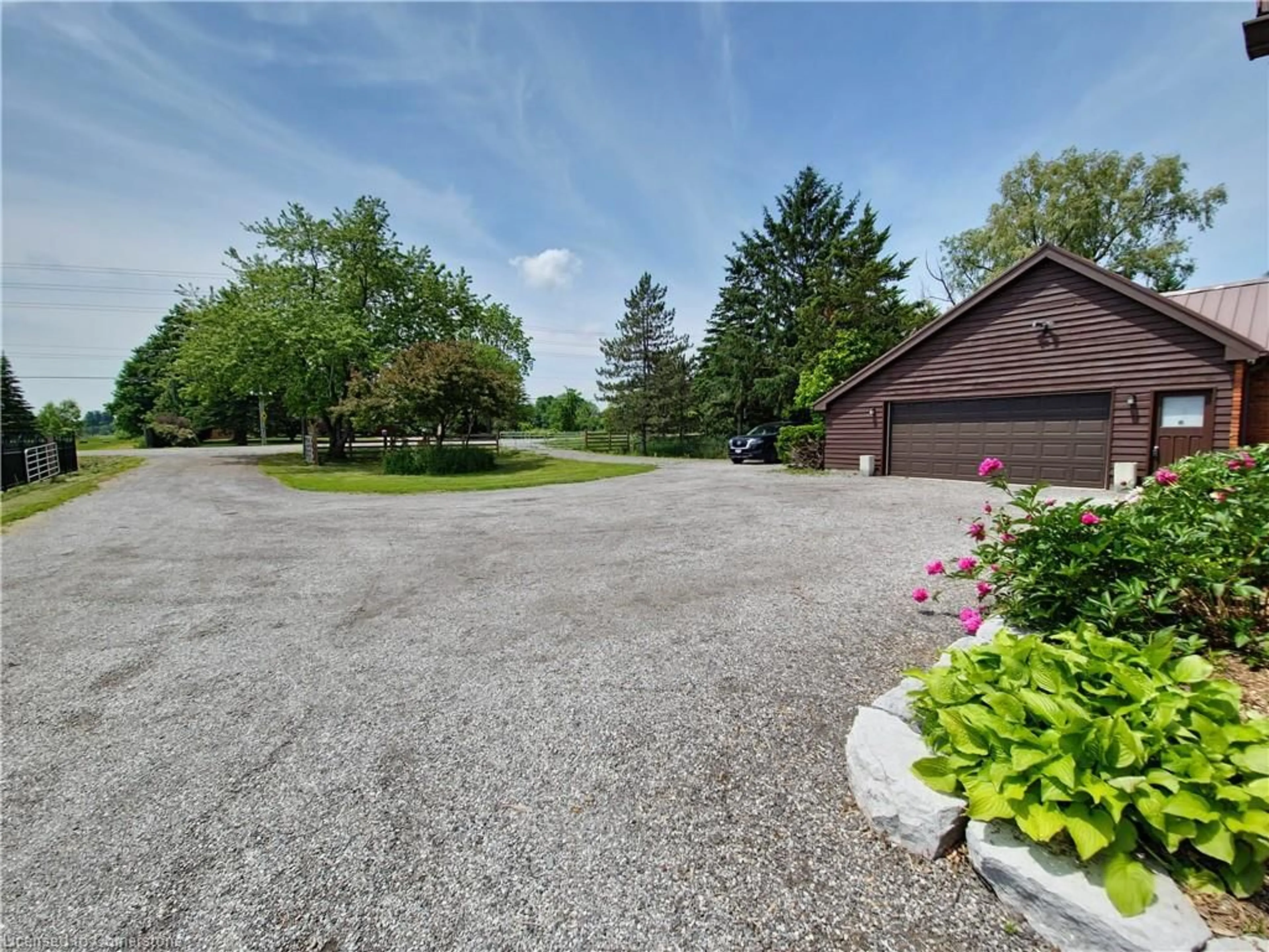 Patio, the street view for 11719 Guelph Line, Milton Ontario L0P 1B0