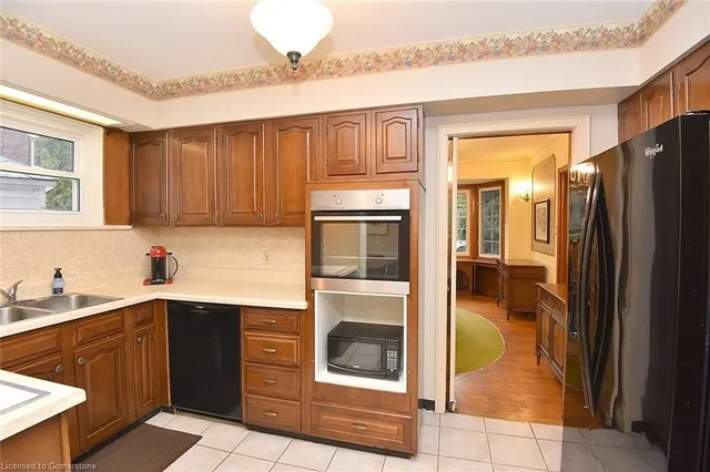 Additional property image - 11 Forsyth Pl