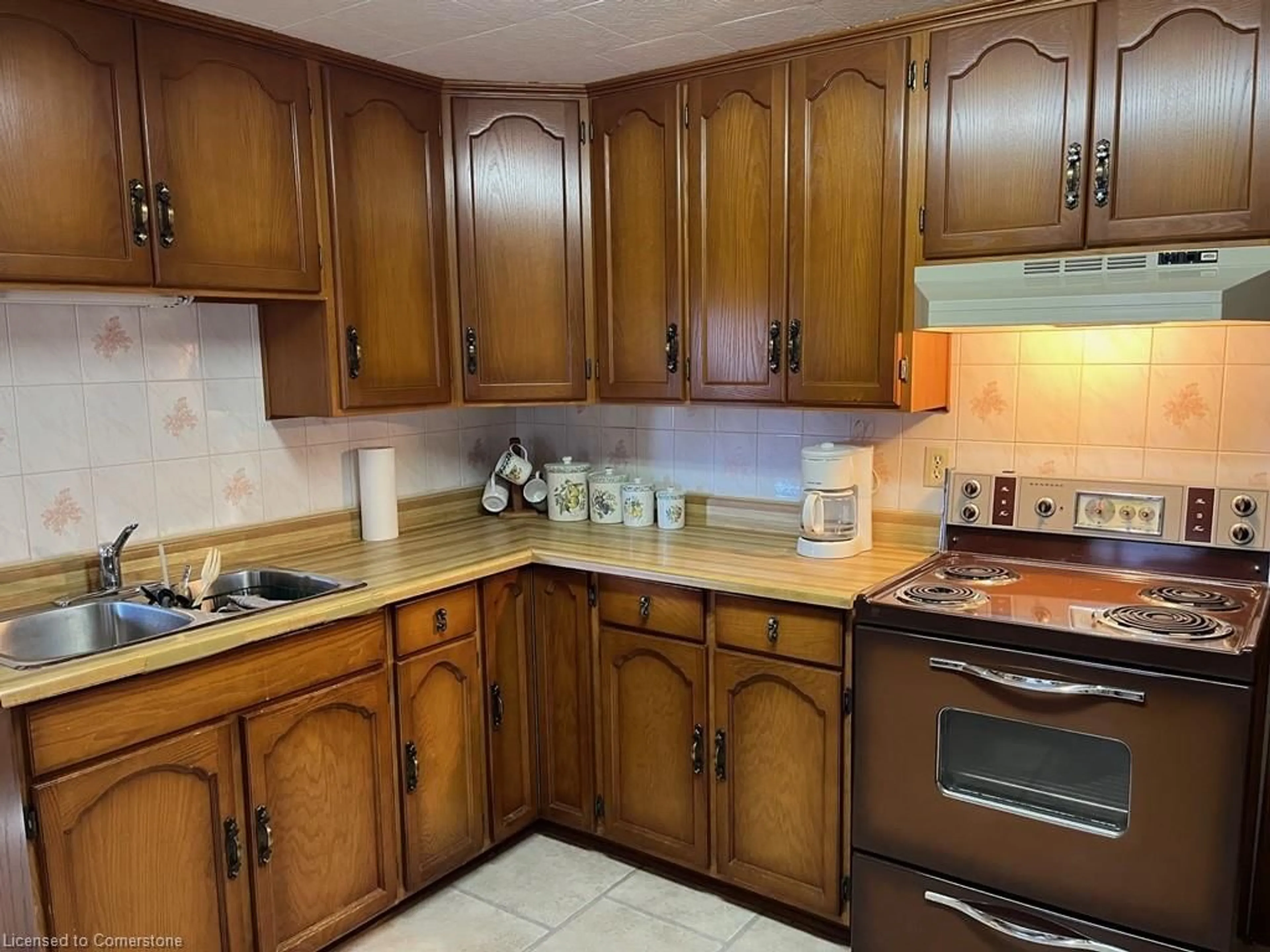 Standard kitchen, not visible floor for 1-5 Priddle Dr, Langton Ontario N0E 1G0