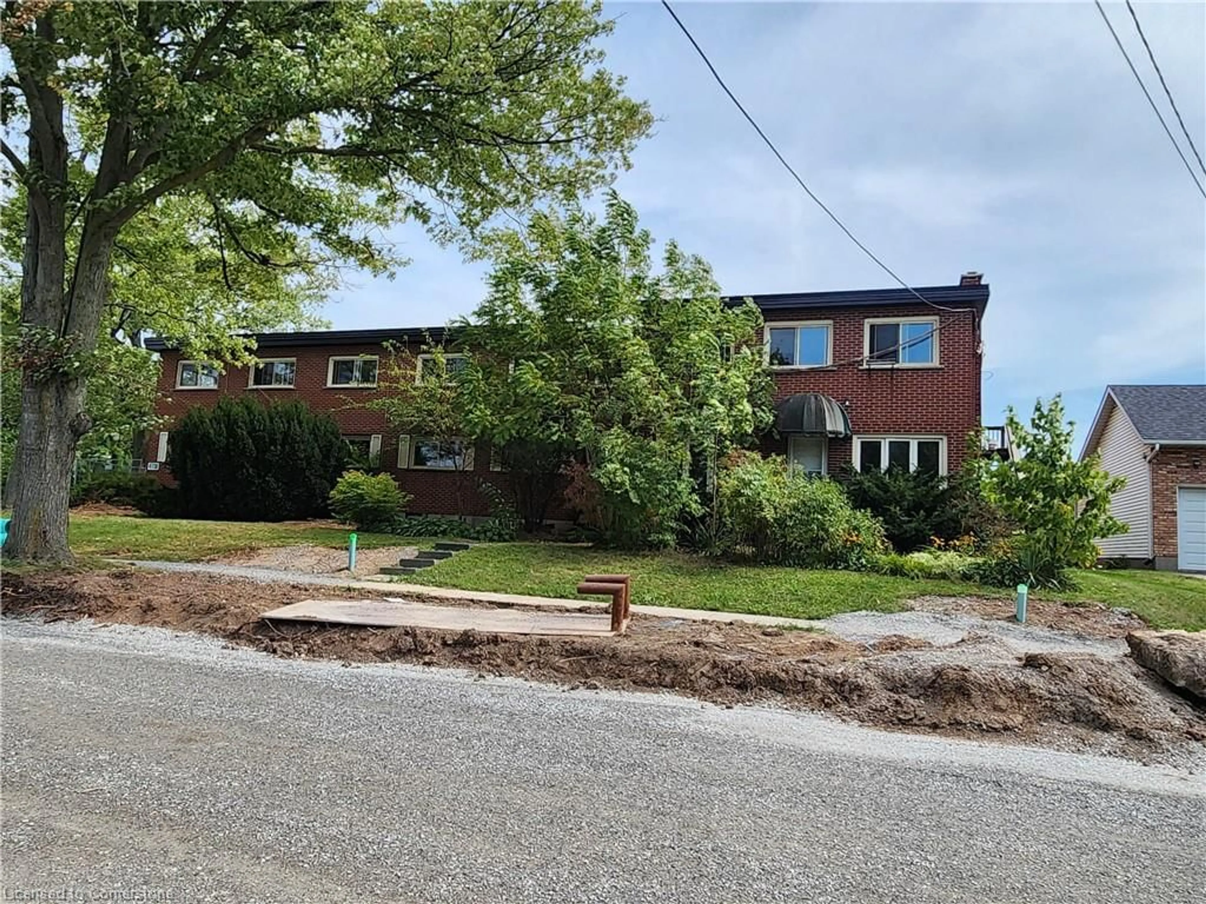 Frontside or backside of a home, the street view for 4118 Main St, Niagara Falls Ontario L2G 6C3