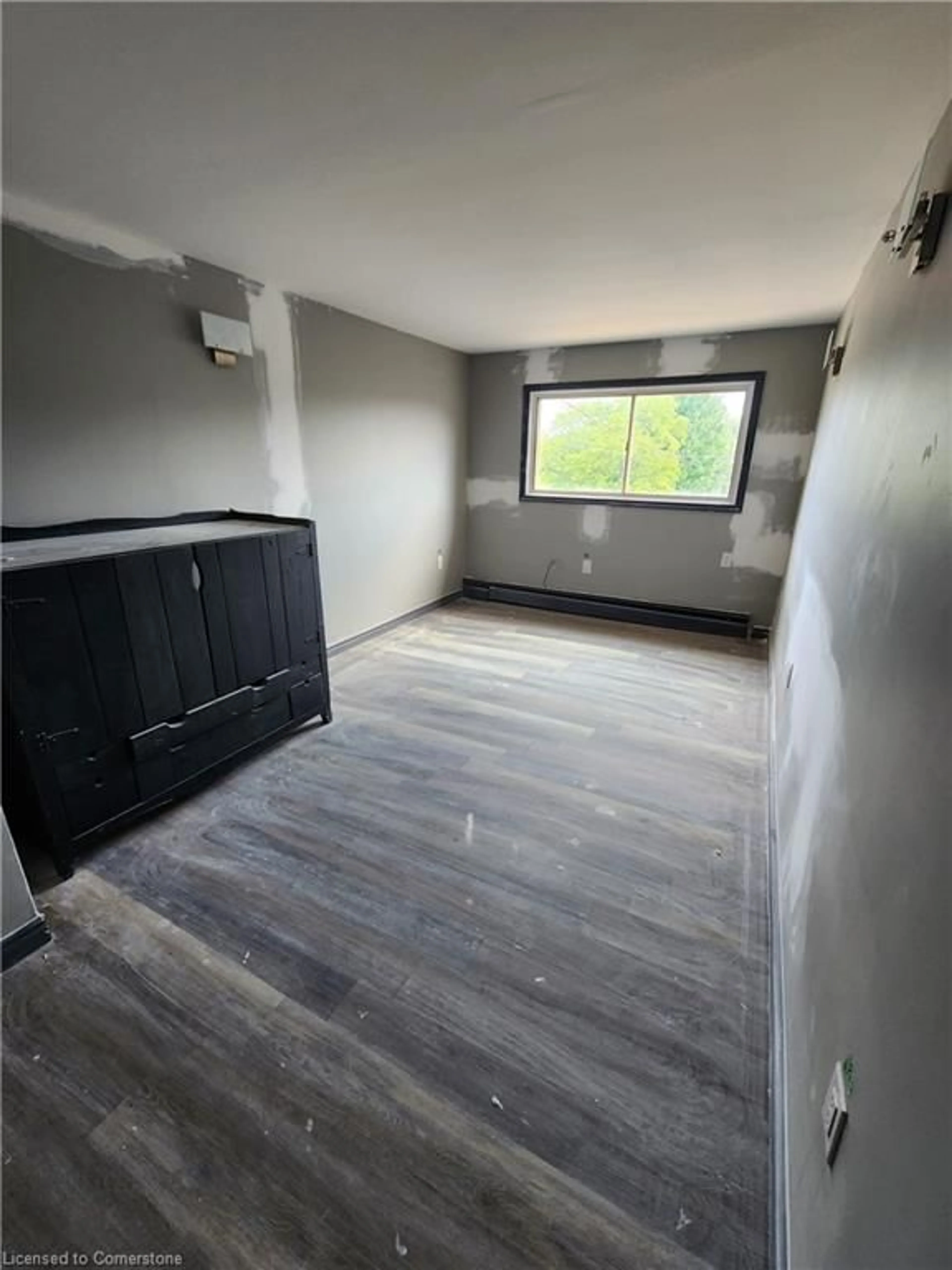 A pic of a room, unknown floor for 4118 Main St, Niagara Falls Ontario L2G 6C3