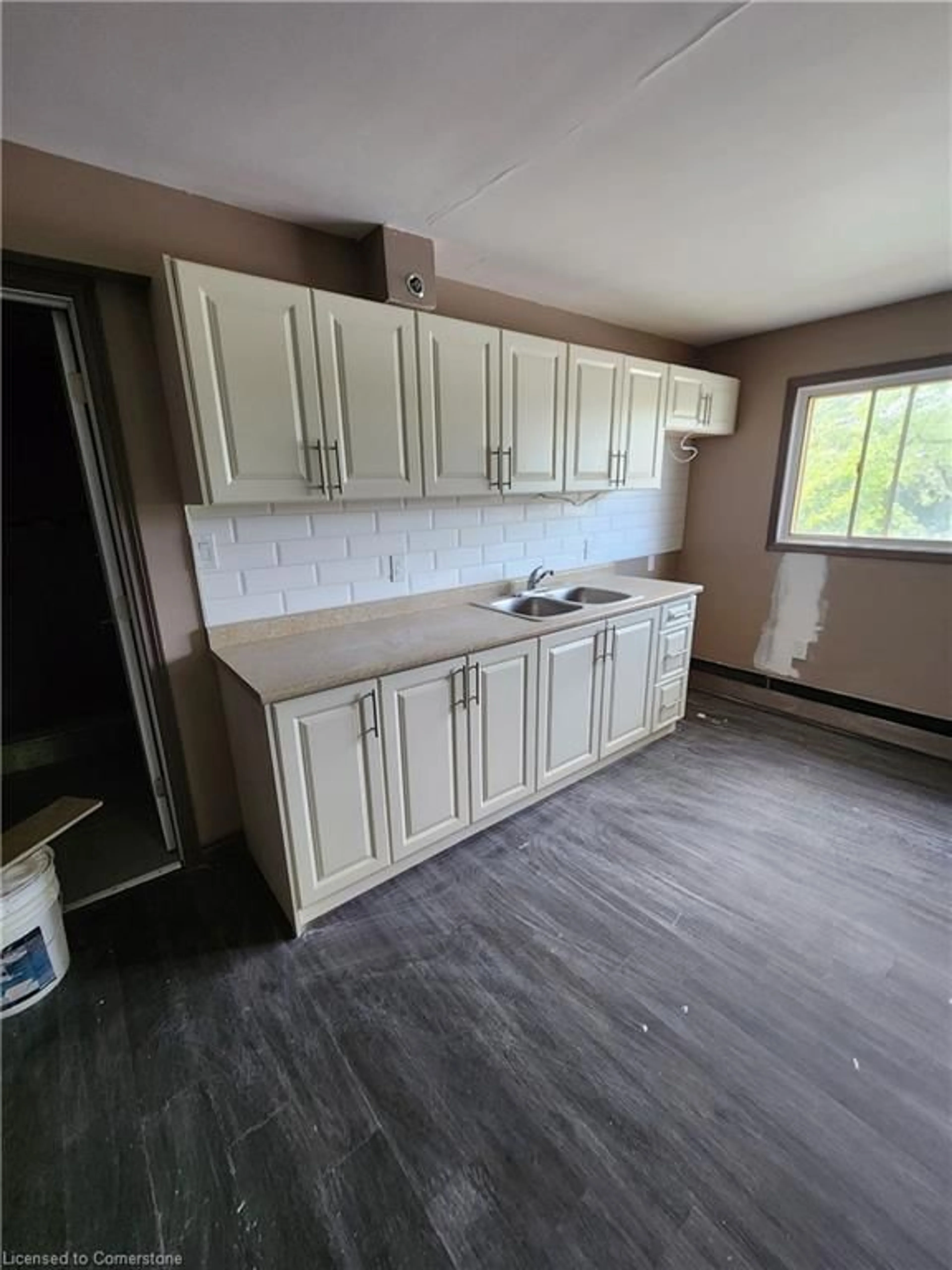 Standard kitchen, unknown floor, cottage for 4118 Main St, Niagara Falls Ontario L2G 6C3