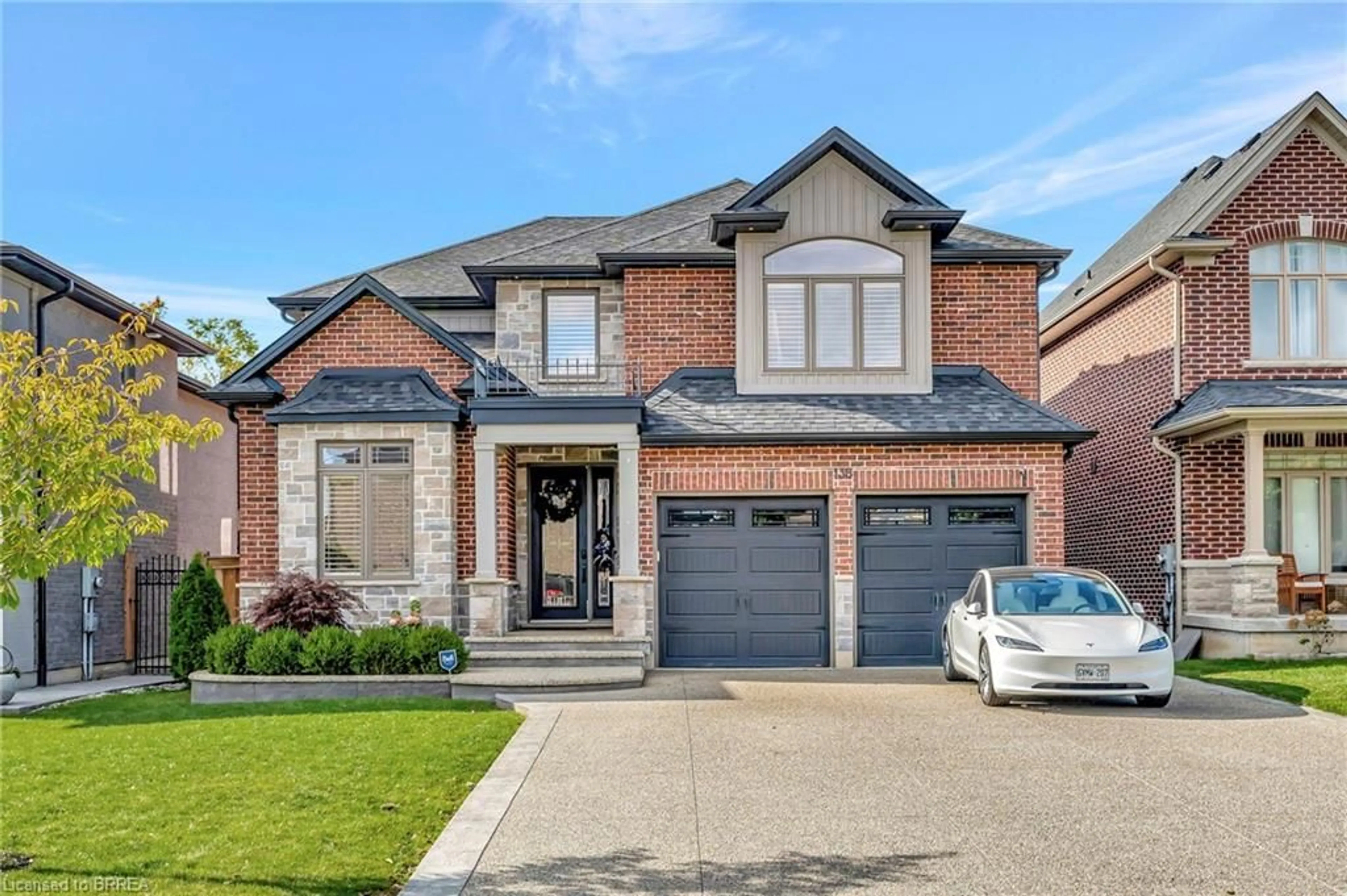 Home with brick exterior material for 138 Kingsview Dr, Stoney Creek Ontario L8J 3X5