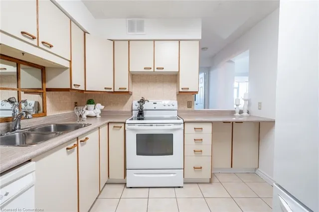 Additional property image - 5280 Lakeshore Rd Unit 105