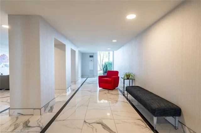 Additional property image - 5280 Lakeshore Rd Unit 105