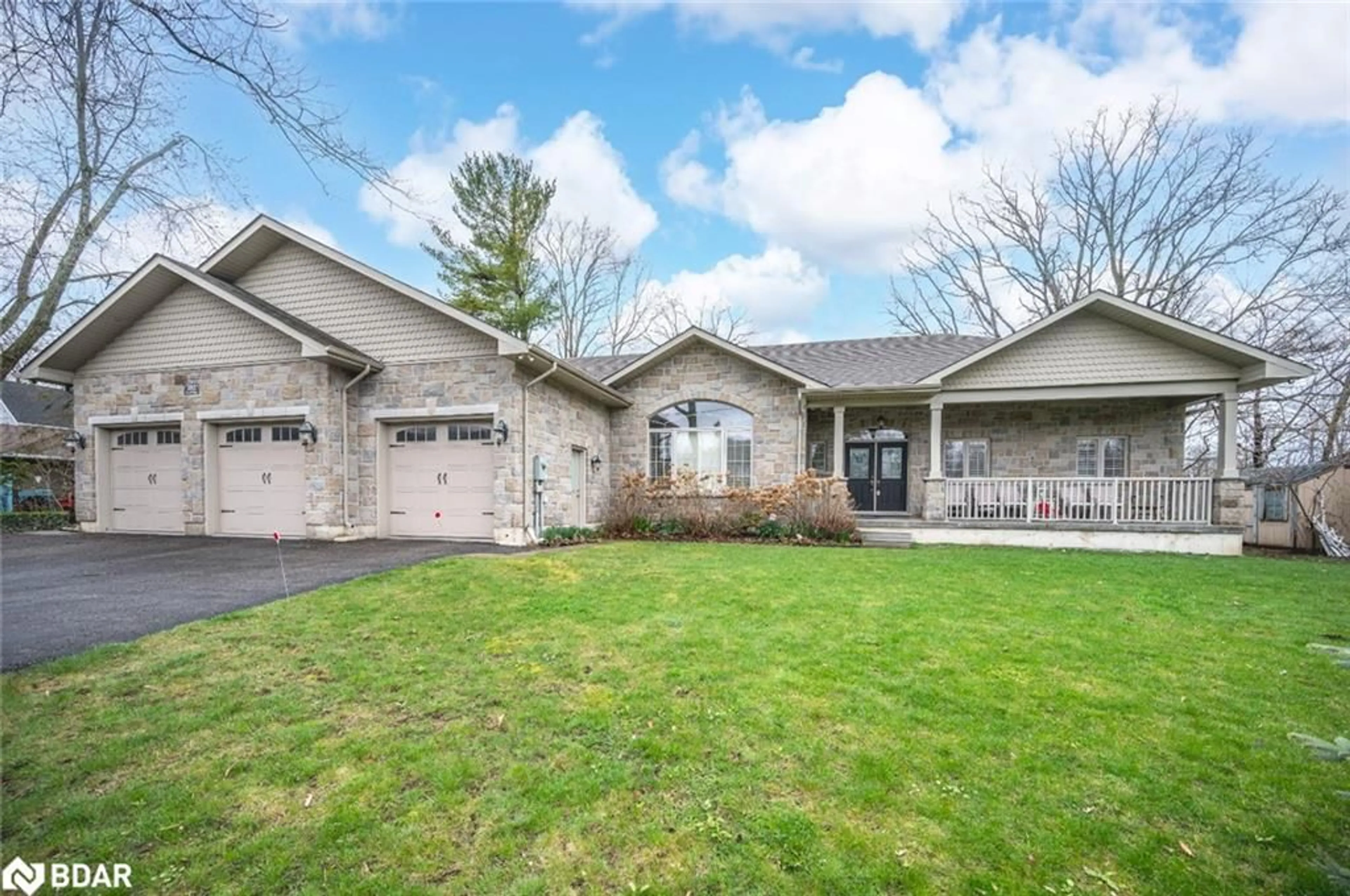 Frontside or backside of a home, cottage for 392 Cox Mill Rd, Barrie Ontario L4N 7S8