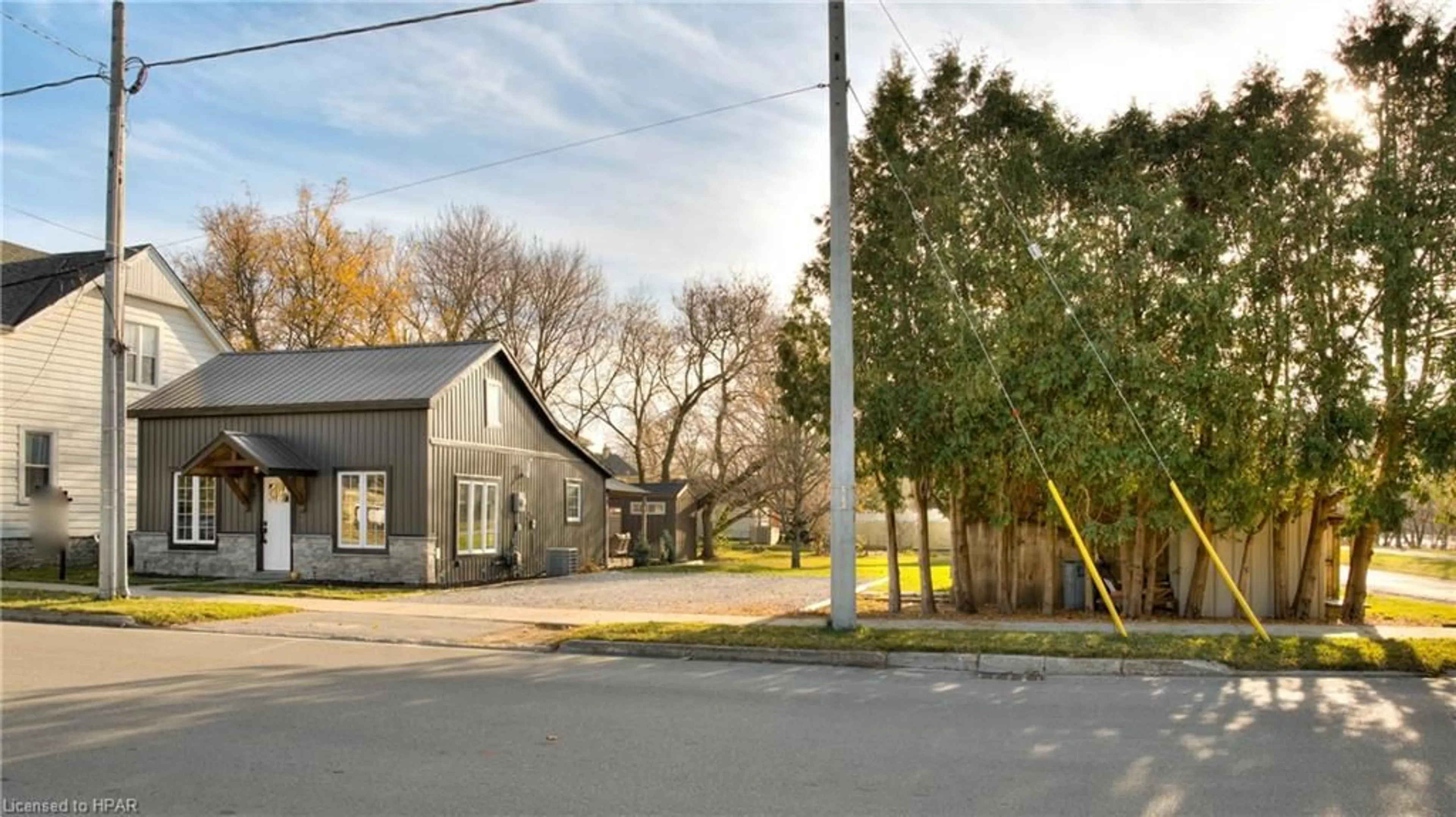 A pic from exterior of the house or condo, the street view for 82 Park St, St. Marys Ontario N4X 1C5