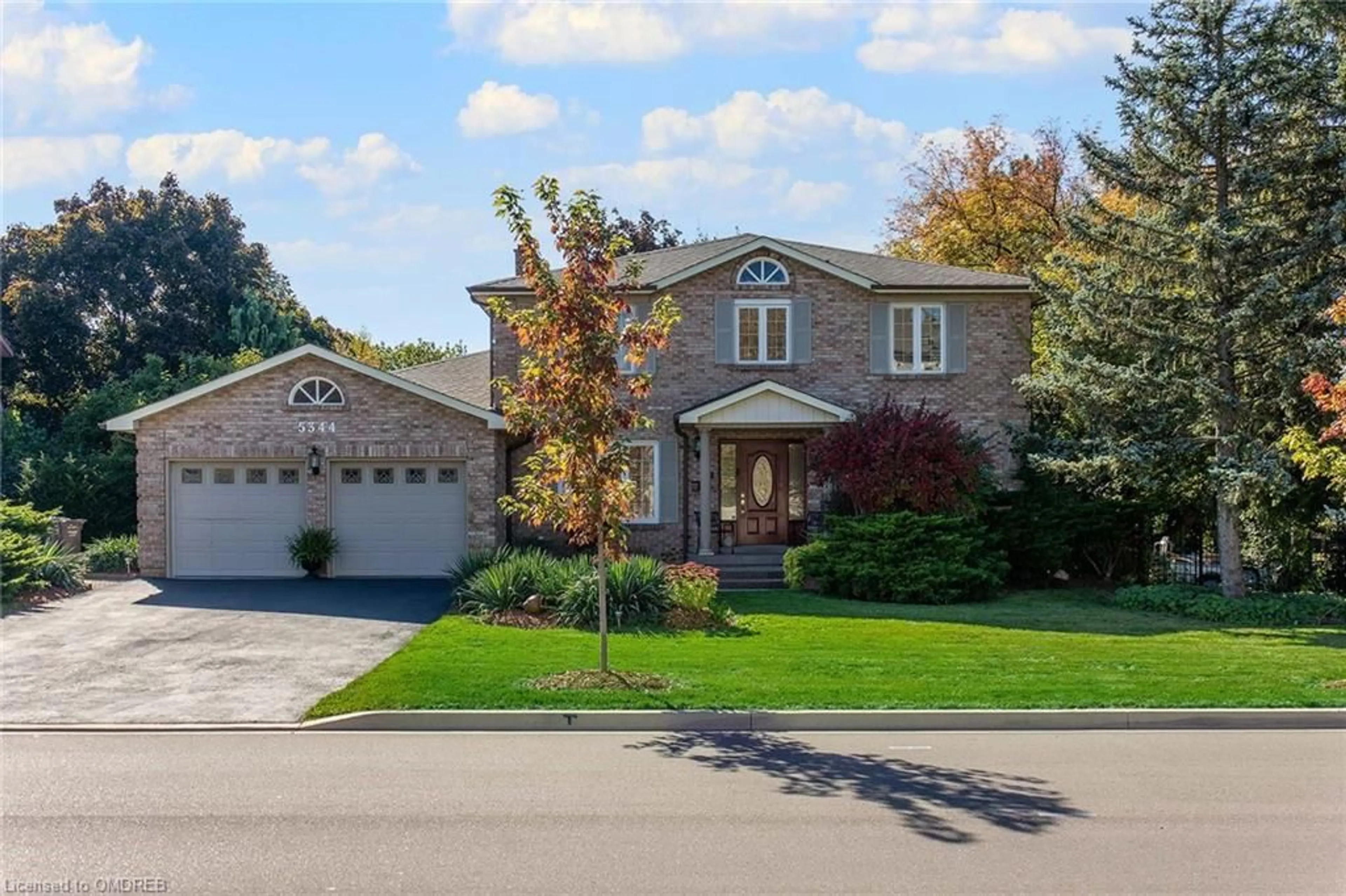 Frontside or backside of a home, the street view for 5344 Durie Rd, Peel Ontario L5M 2C7