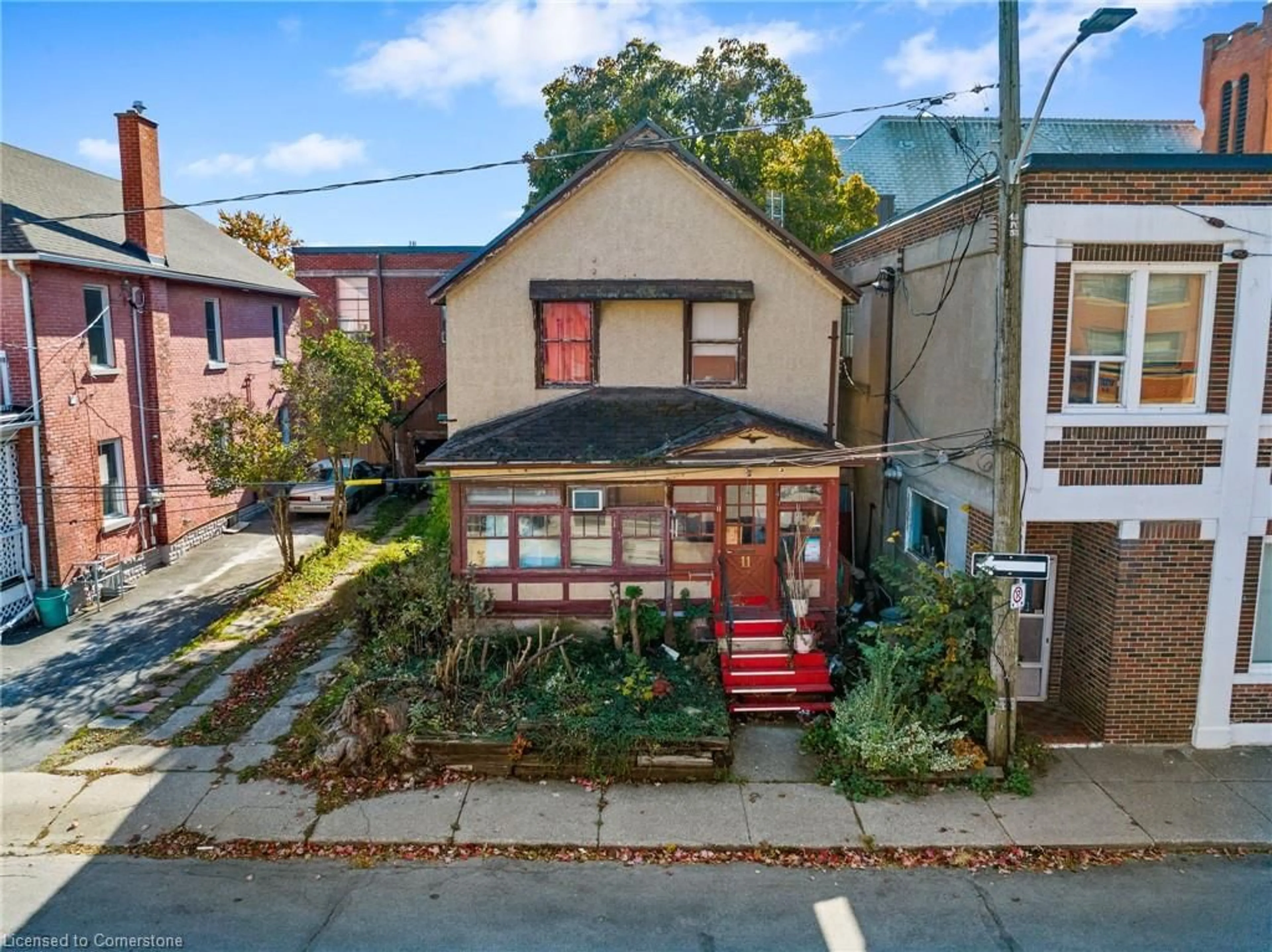 Frontside or backside of a home, the street view for 11 Avenue Pl, Welland Ontario L3B 4B2