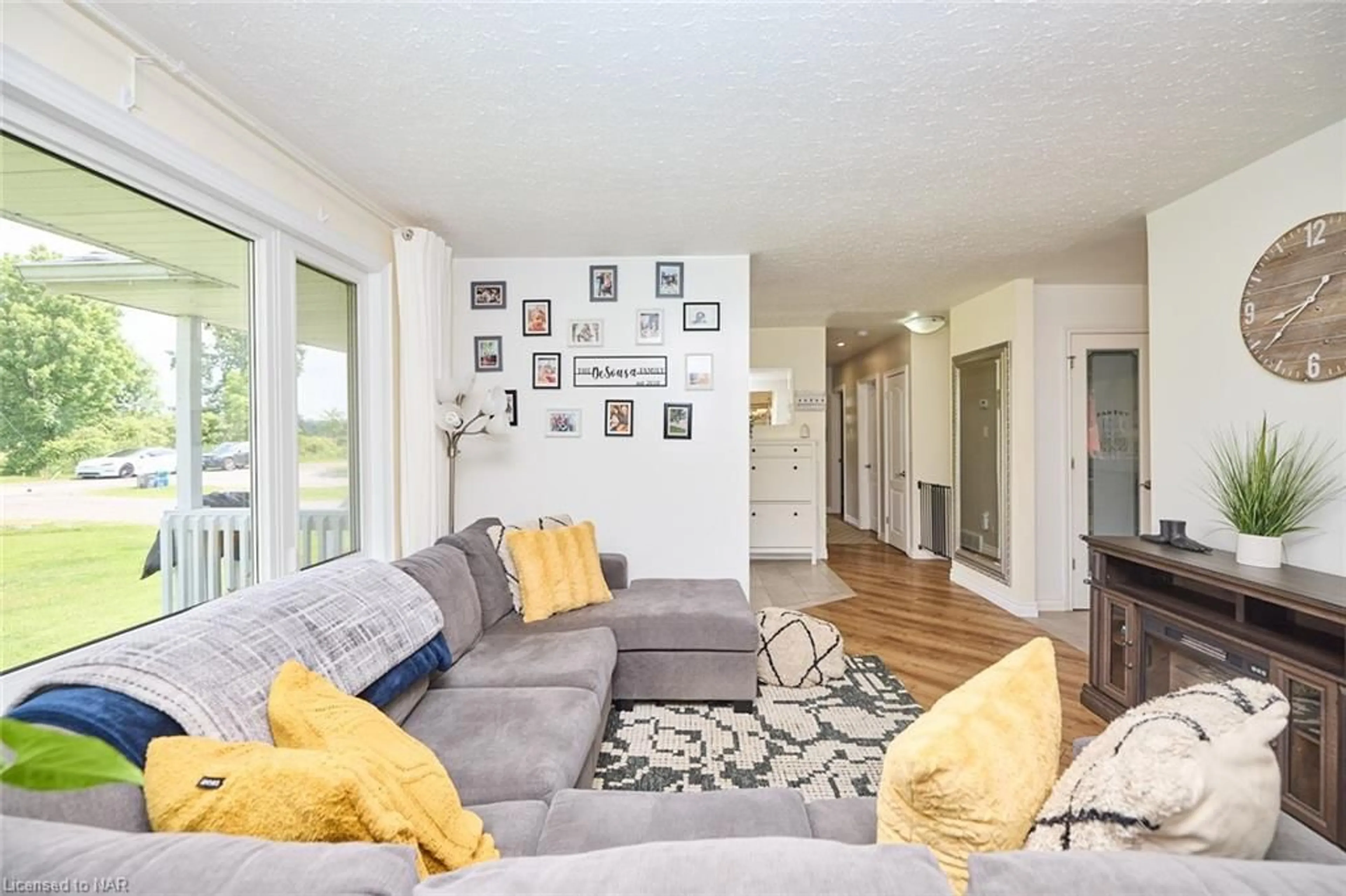 Living room, wood floors for 31953 Church St, Wainfleet Ontario L0S 1V0