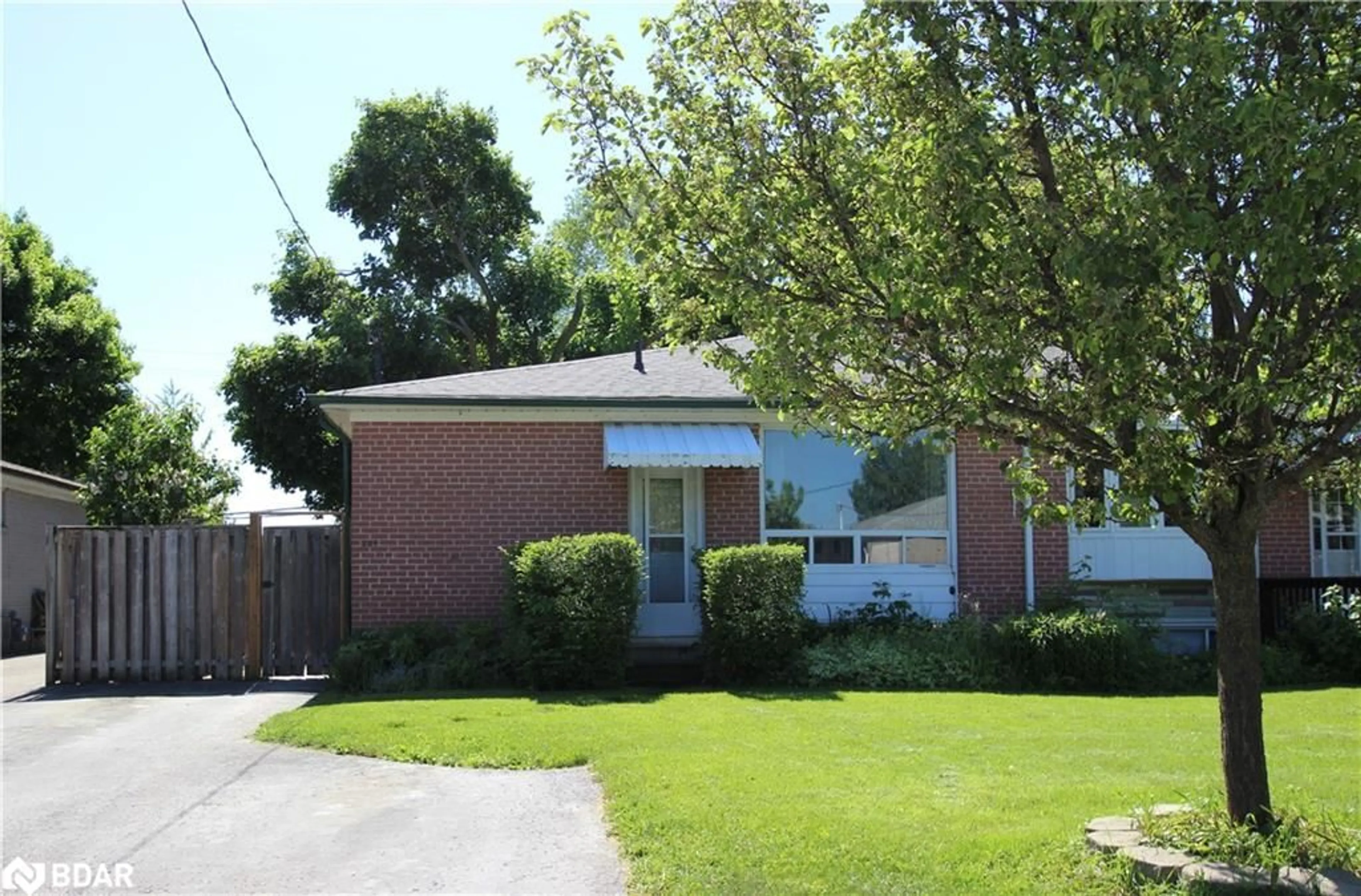 Frontside or backside of a home, cottage for 224 Axminster Dr, Richmond Hill Ontario L4C 2W1