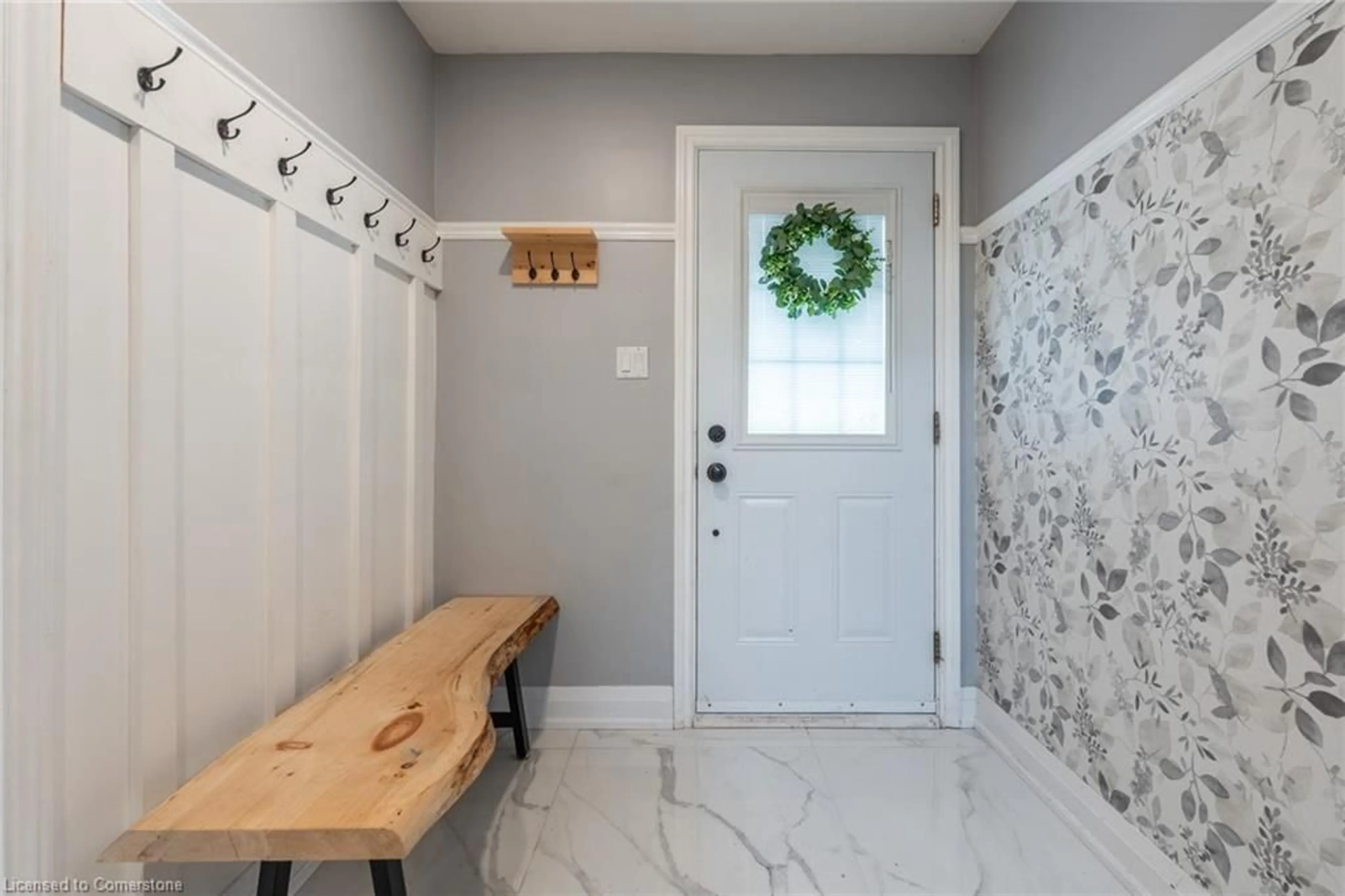 Indoor entryway, ceramic floors for 338 Parkside Dr, Waterdown Ontario L0R 2H0