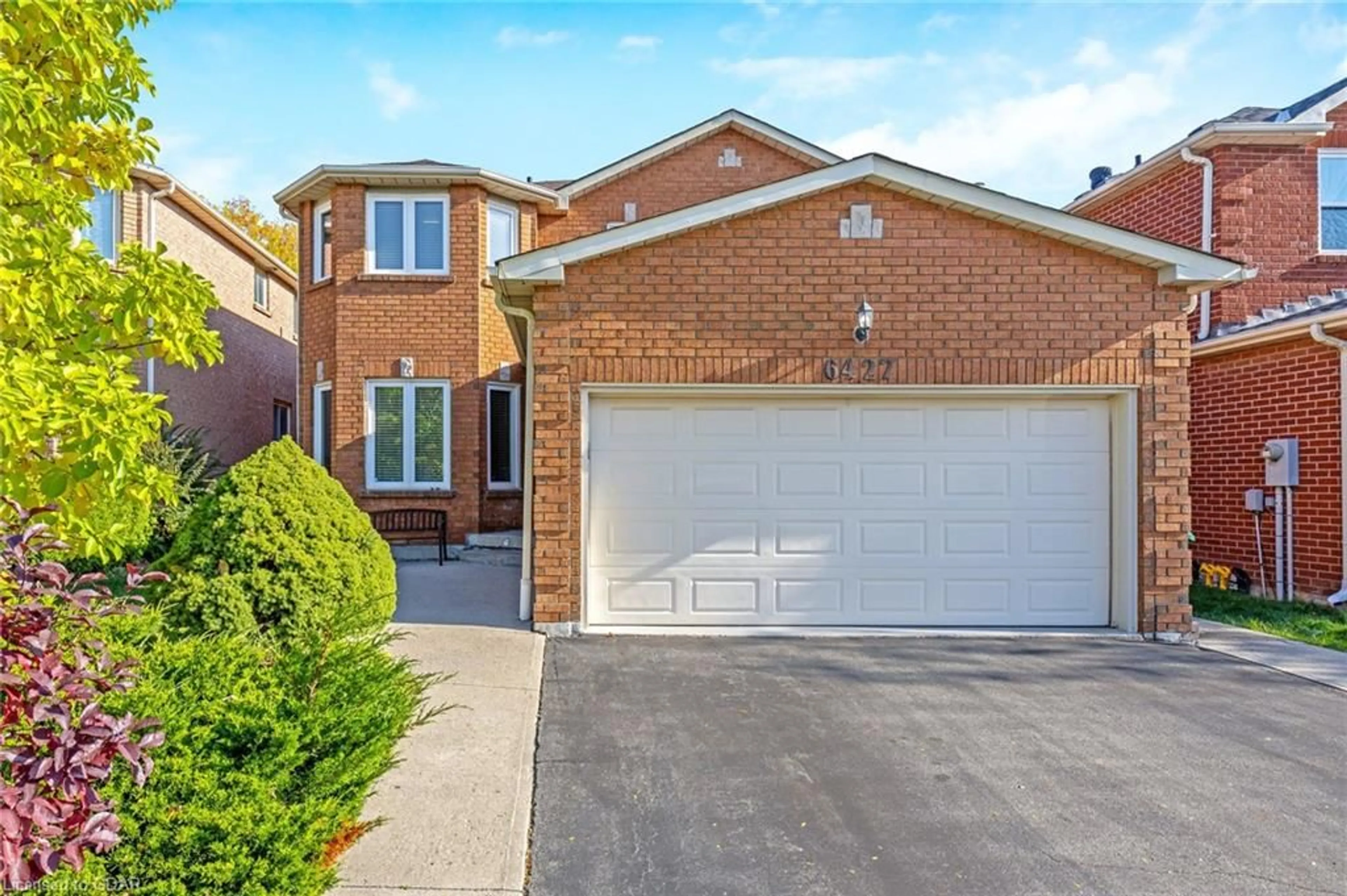 Home with brick exterior material for 6427 Osprey Blvd, Mississauga Ontario L5N 6E5