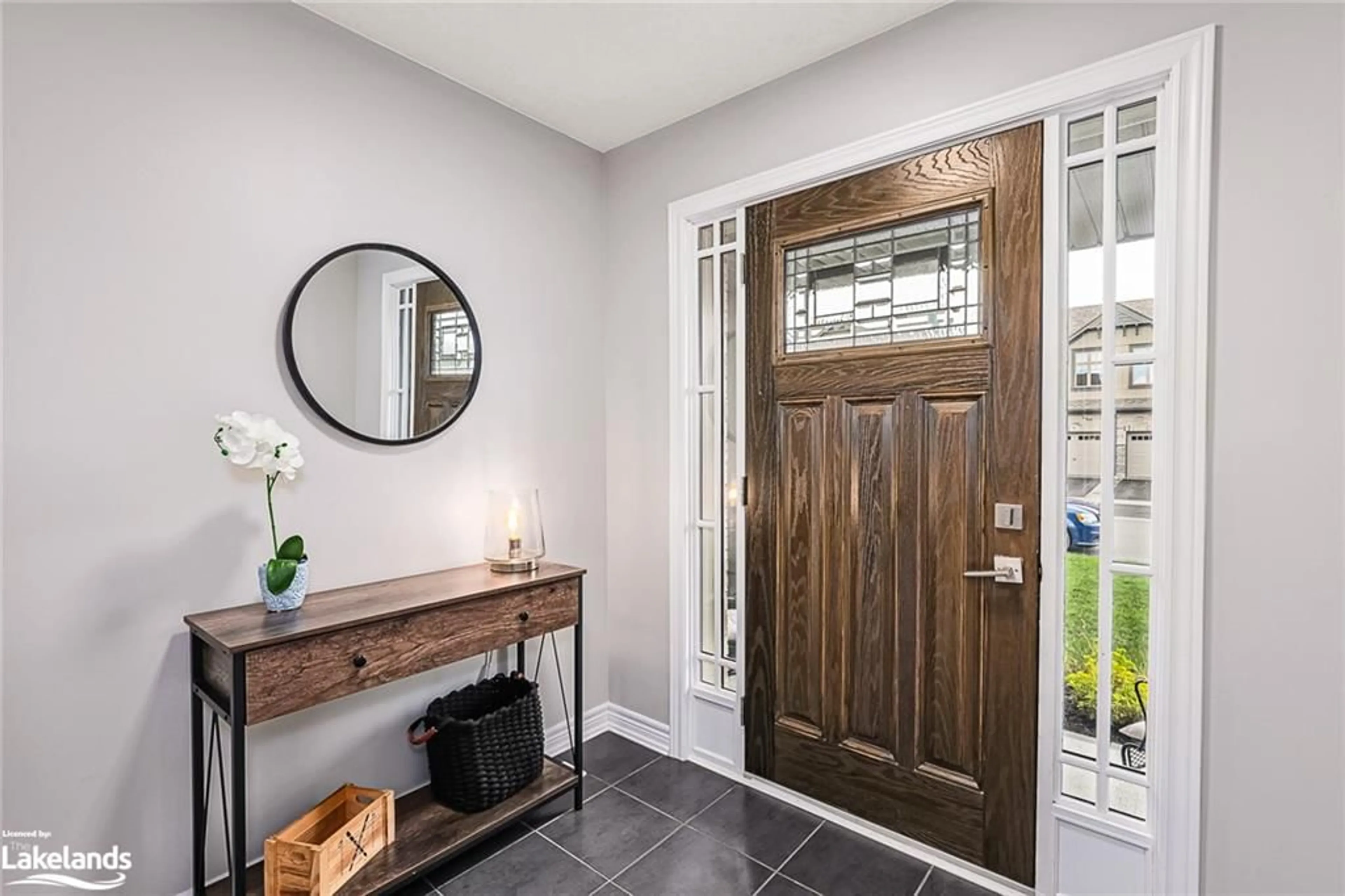 Indoor entryway, wood floors for 10 Foley Cres, Collingwood Ontario L9Y 3B7