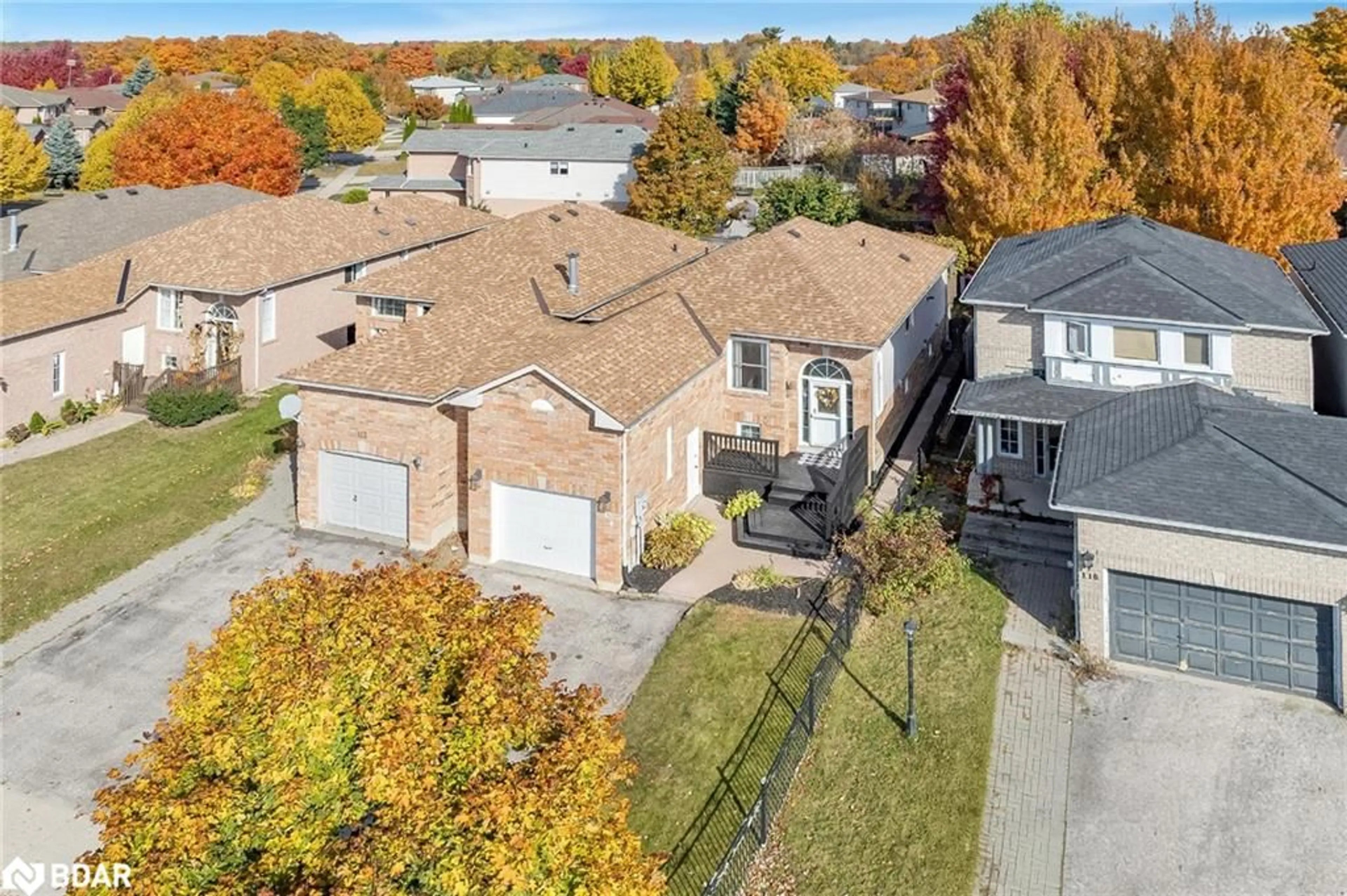 Frontside or backside of a home, the street view for 114 Athabaska Rd, Barrie Ontario L4N 8E6