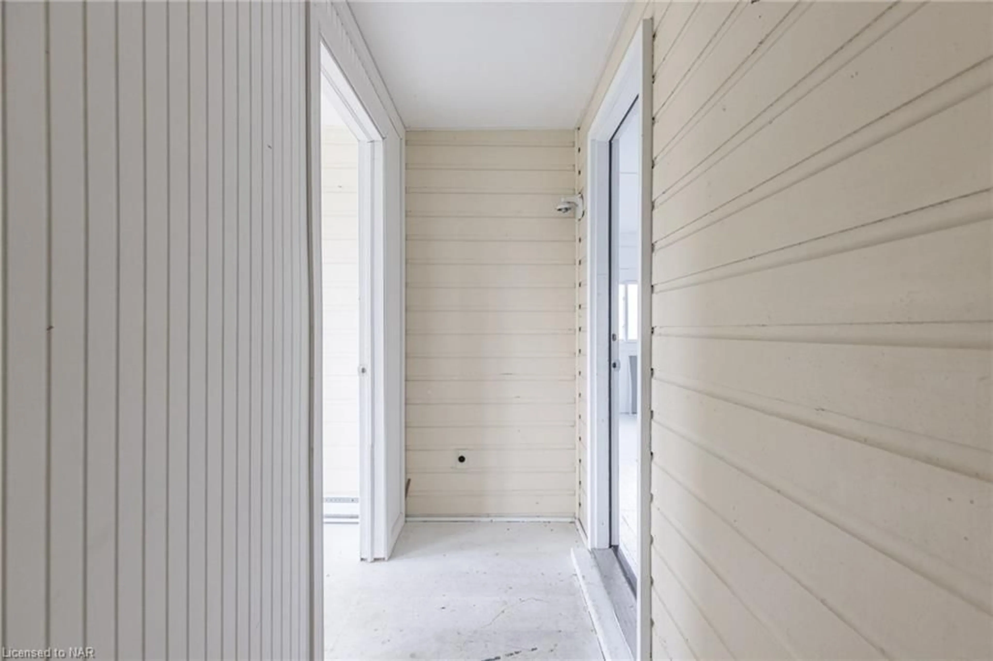 Indoor entryway, wood floors for 3042 Bethune Ave, Ridgeway Ontario L0S 1N0