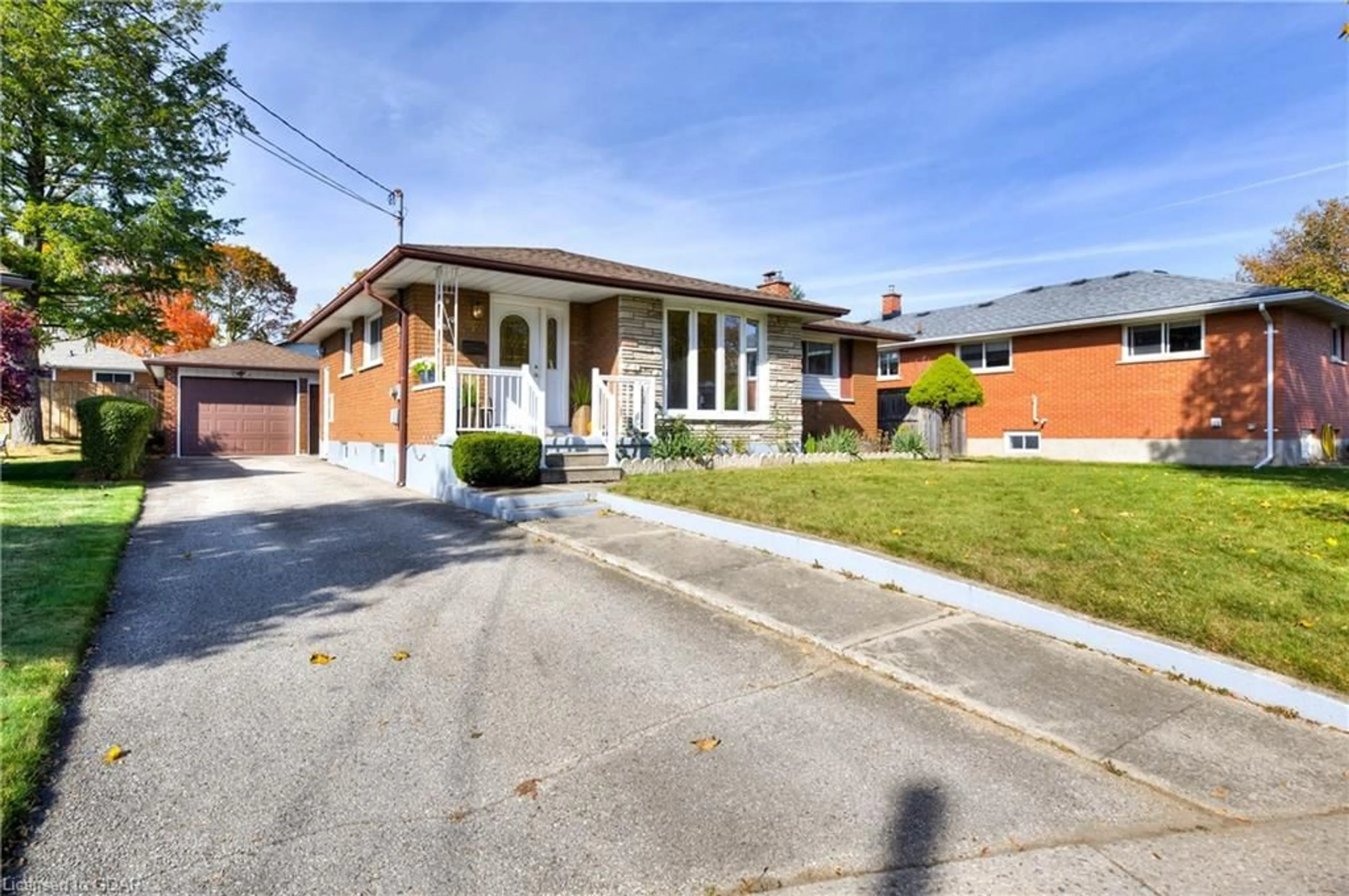 Frontside or backside of a home, the street view for 17 Kara Lee Crt, Guelph Ontario N1E 4P3