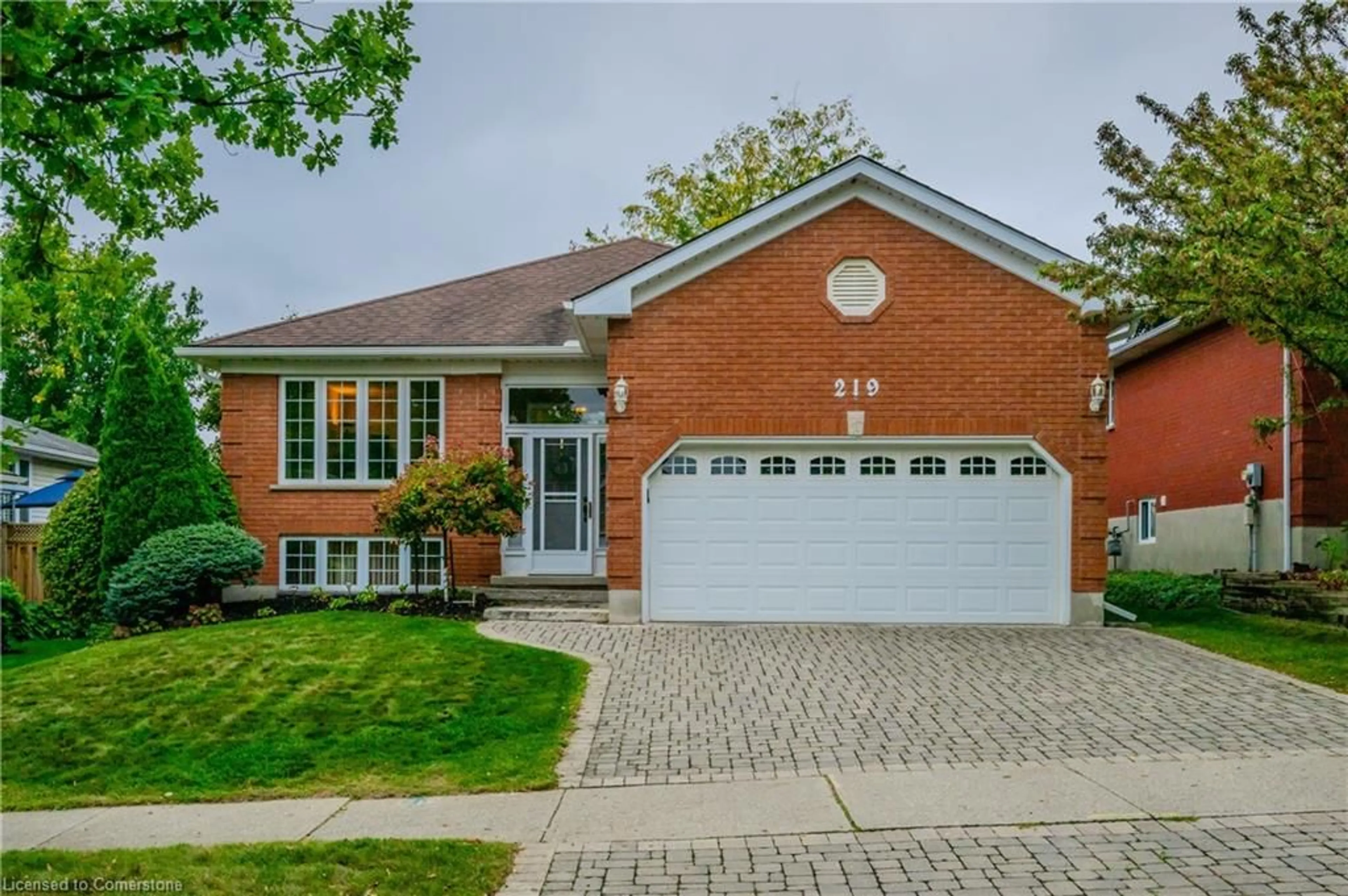 Home with brick exterior material for 219 Misty Crt, Kitchener Ontario N2B 3V4